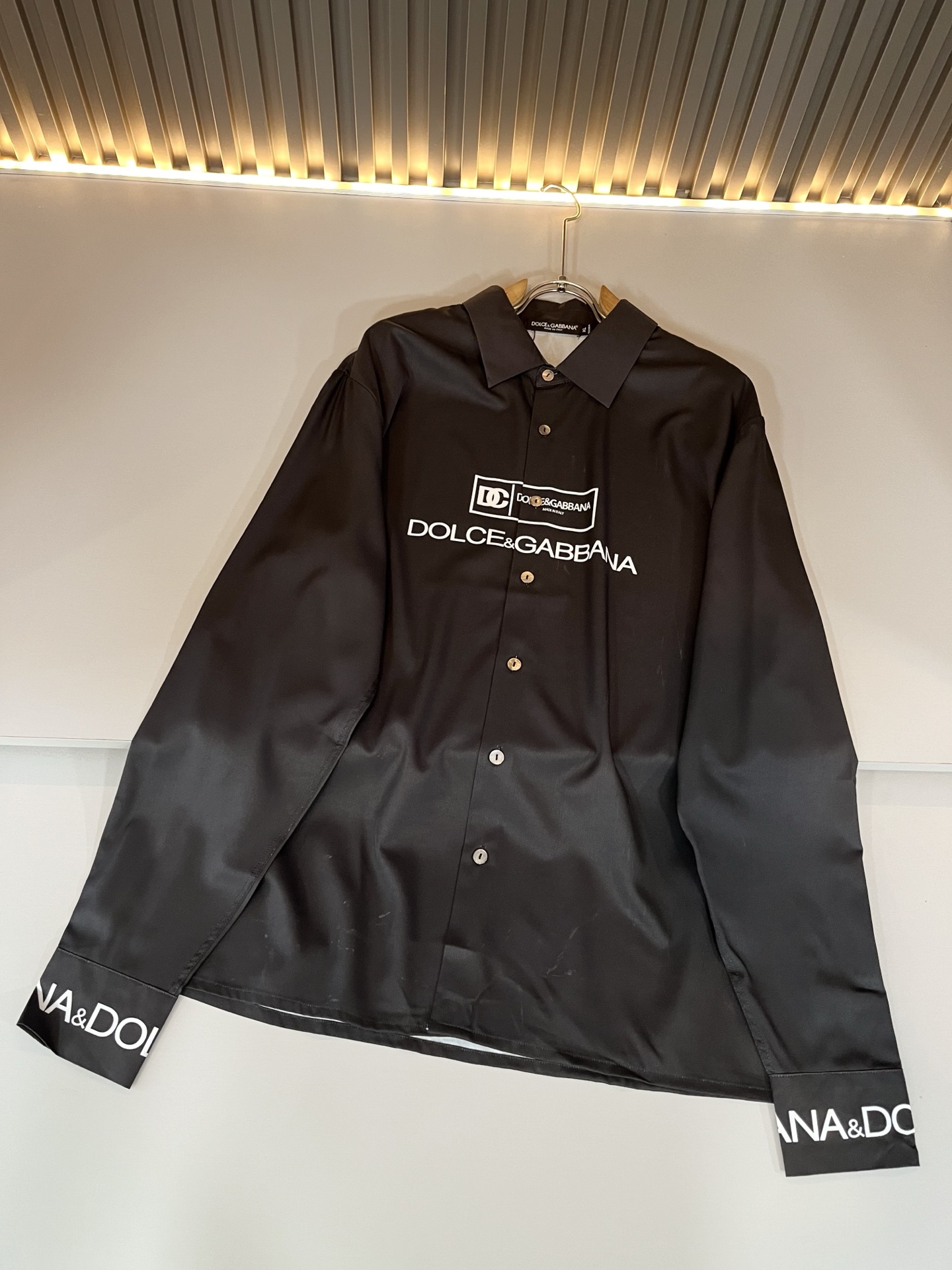 Dolce&Gabba*a 杜嘉*纳2025春夏新款男女同款👫衬衣，专柜同步发售！定制专属丝绸棉面料，胸