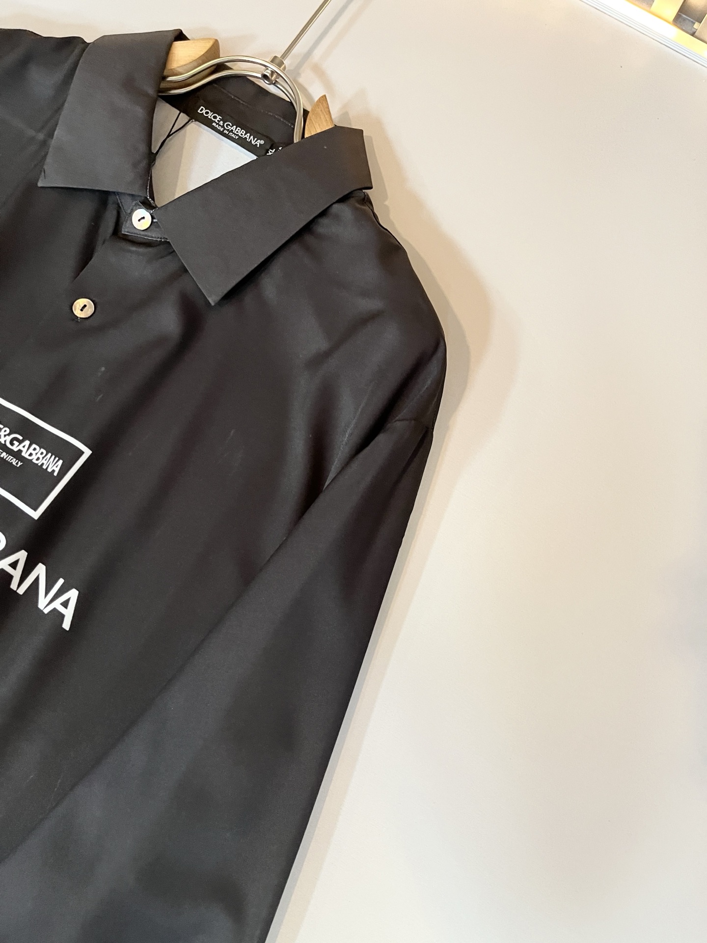 Dolce&Gabba*a 杜嘉*纳2025春夏新款男女同款👫衬衣，专柜同步发售！定制专属丝绸棉面料，胸