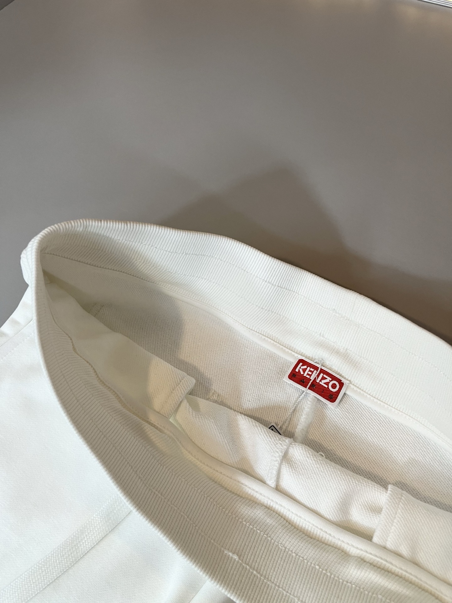 KENZ*高田*三 2025春夏新品男女同款👫短裤，传承经典著作改良后的新品更加的具有立体感官，裤腿lo