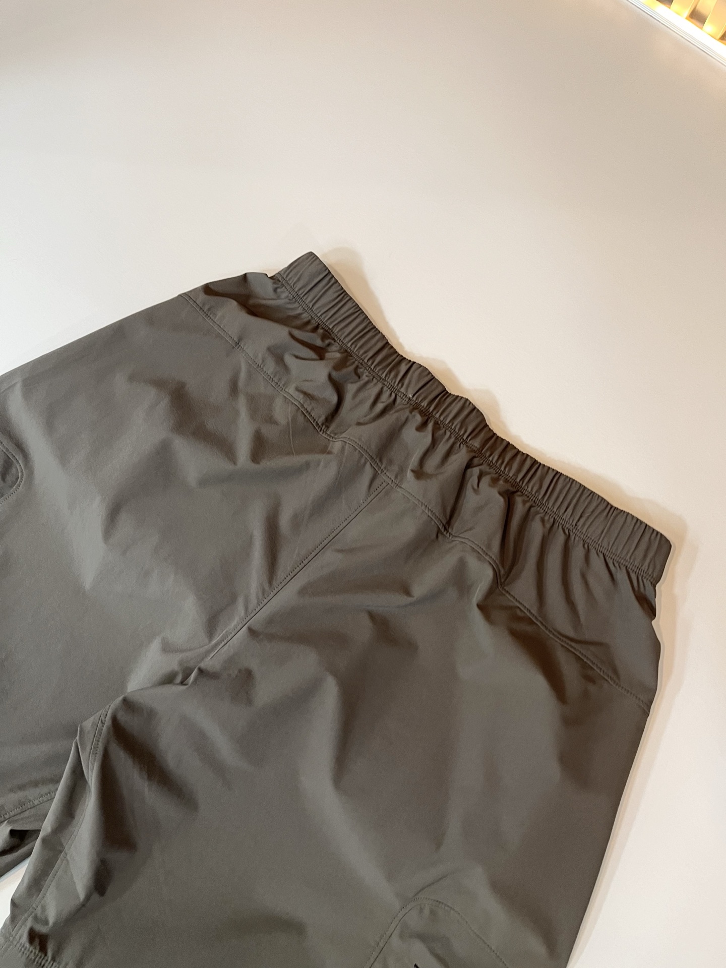 Alo 2025春夏新款男士休闲短裤，高端品质之选……一款休闲裤兼备的百搭裤装，也是男士衣橱里不可缺少的