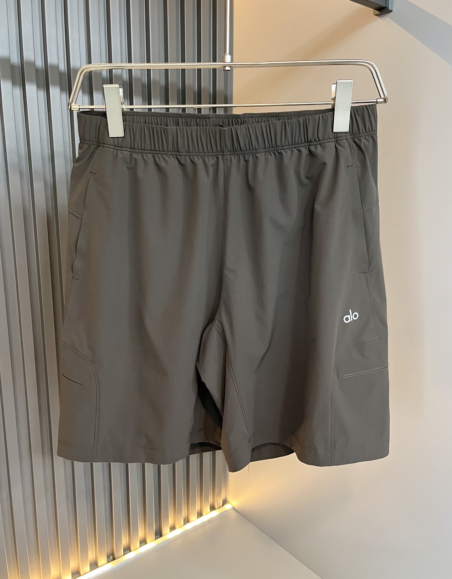 Alo 2025春夏新款男士休闲短裤，高端品质之选……一款休闲裤兼备的百搭裤装，也是男士衣橱里不可缺少的