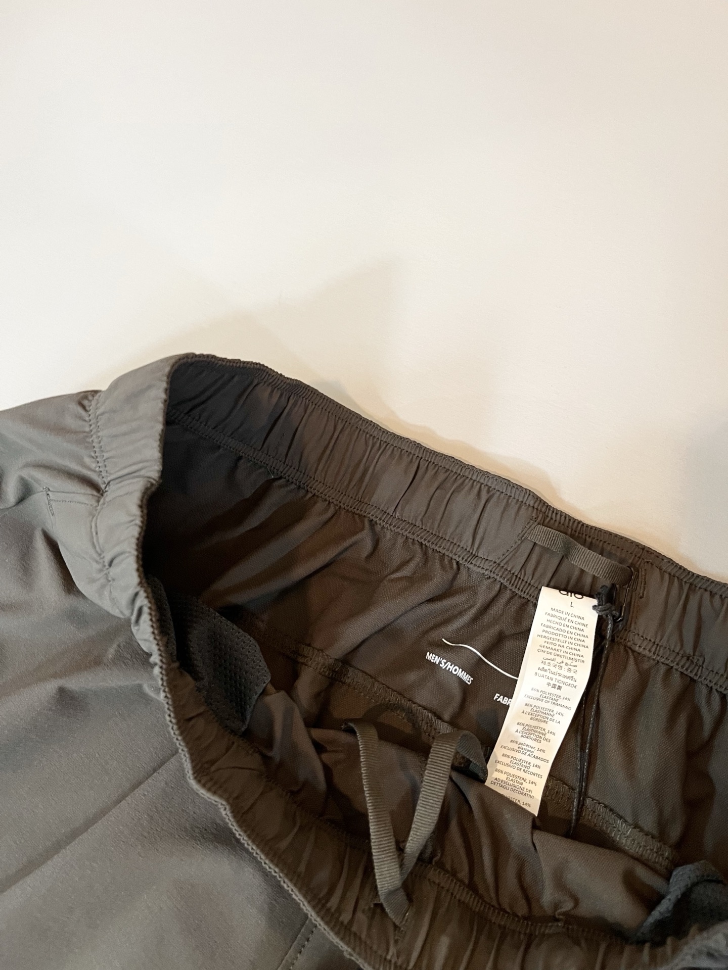 Alo 2025春夏新款男士休闲短裤，高端品质之选……一款休闲裤兼备的百搭裤装，也是男士衣橱里不可缺少的