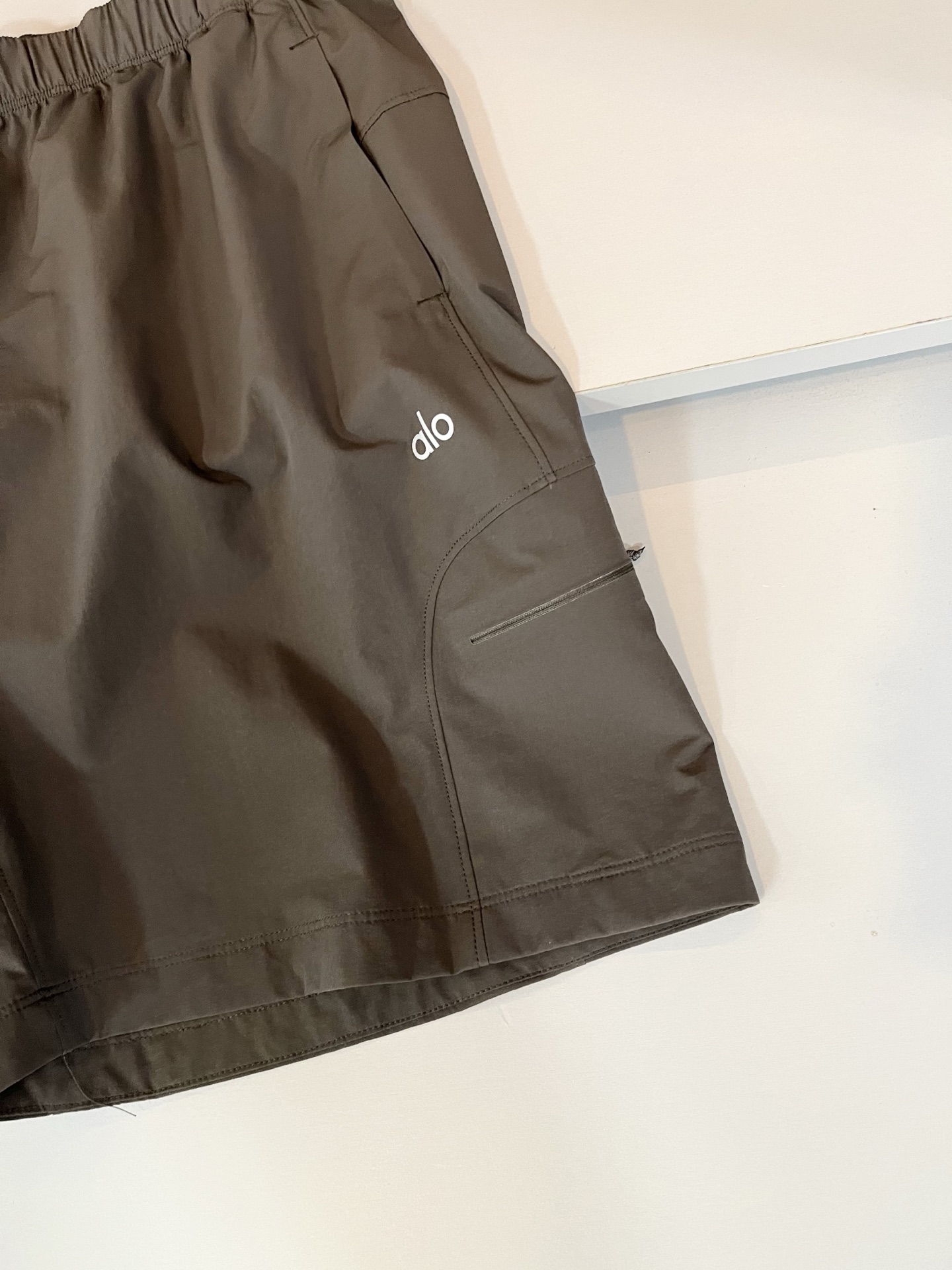 Alo 2025春夏新款男士休闲短裤，高端品质之选……一款休闲裤兼备的百搭裤装，也是男士衣橱里不可缺少的