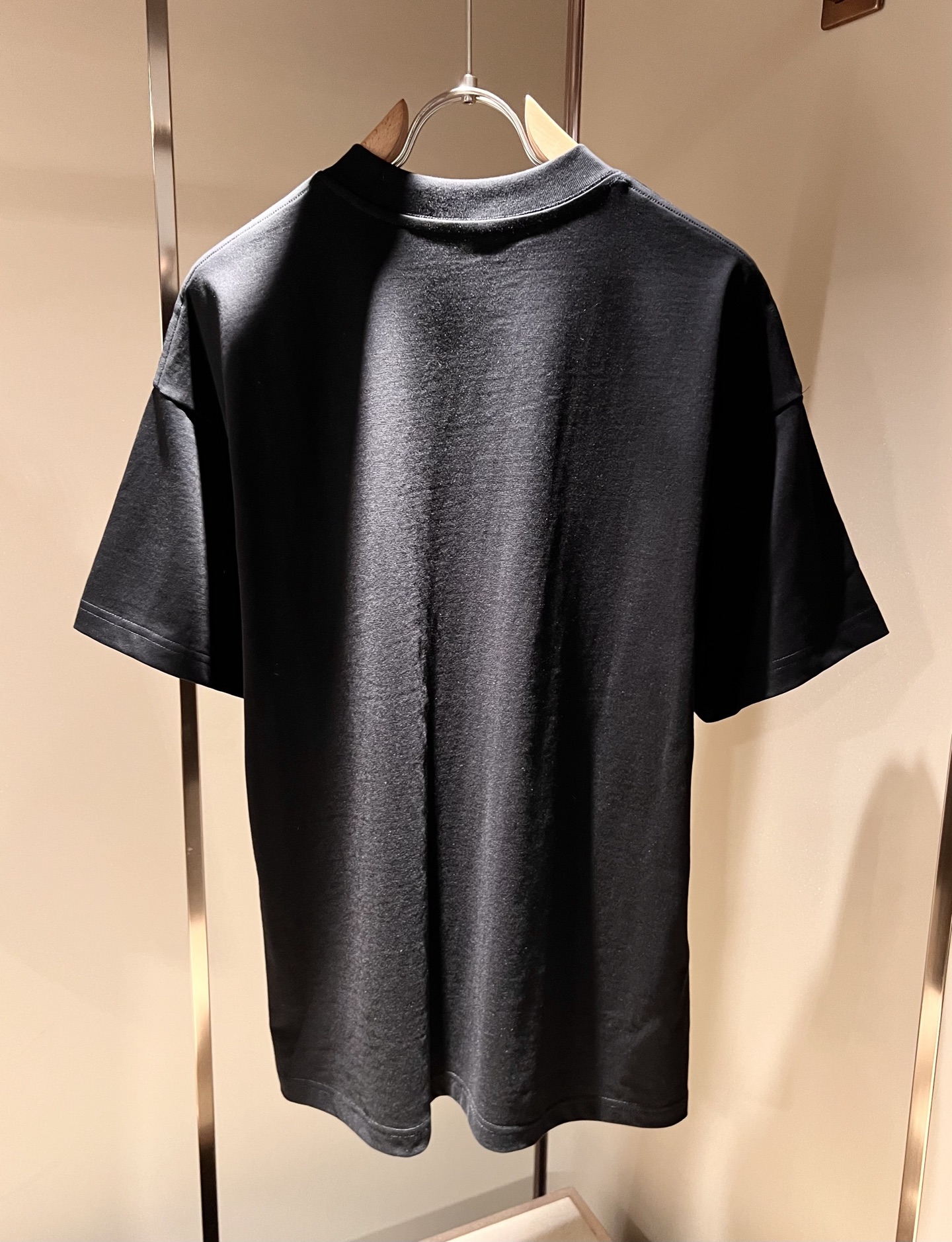   Acne Studi*os2025春夏新款男女同款👫短袖T恤，专柜同步发售！定制专属洗水纯棉面料，定