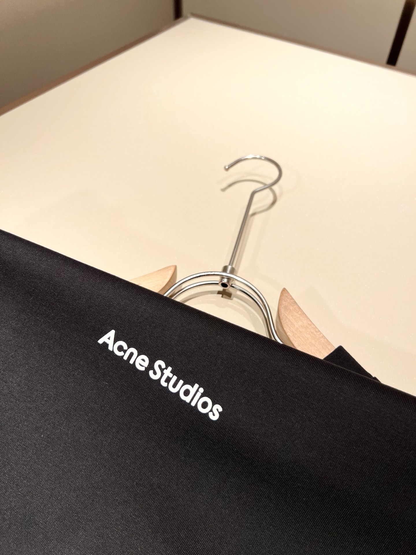   Acne Studi*os2025春夏新款男女同款👫短袖T恤，专柜同步发售！定制专属洗水纯棉面料，定