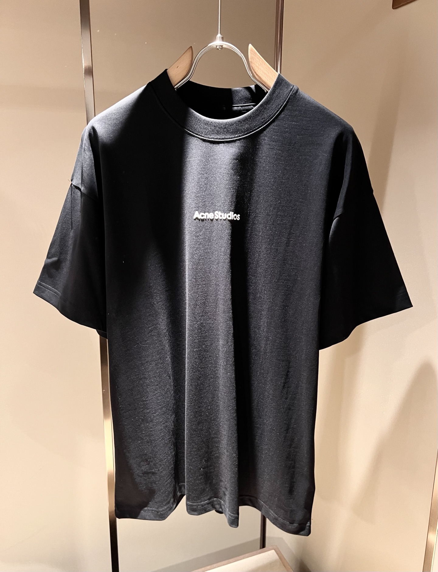   Acne Studi*os2025春夏新款男女同款👫短袖T恤，专柜同步发售！定制专属洗水纯棉面料，定