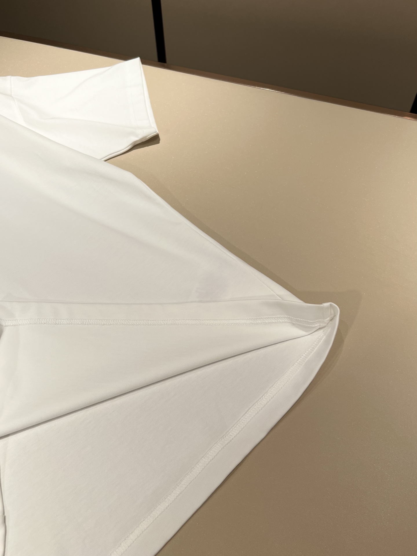   Acne Studi*os2025春夏新款男女同款👫短袖T恤，专柜同步发售！定制专属洗水纯棉面料，定