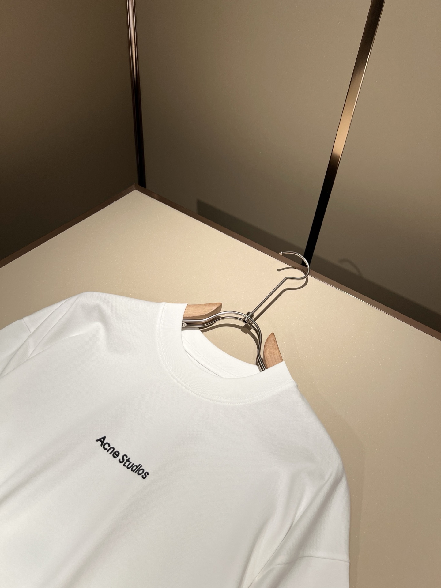   Acne Studi*os2025春夏新款男女同款👫短袖T恤，专柜同步发售！定制专属洗水纯棉面料，定