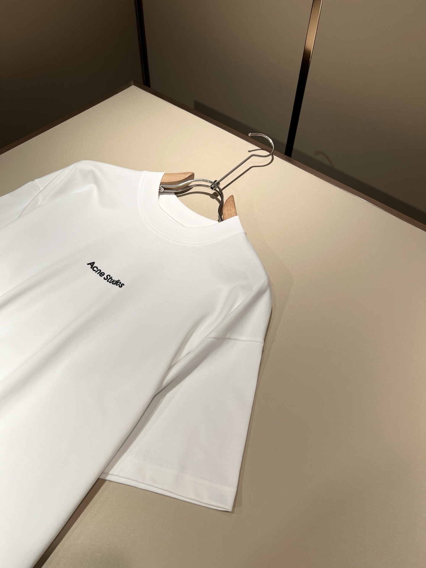   Acne Studi*os2025春夏新款男女同款👫短袖T恤，专柜同步发售！定制专属洗水纯棉面料，定