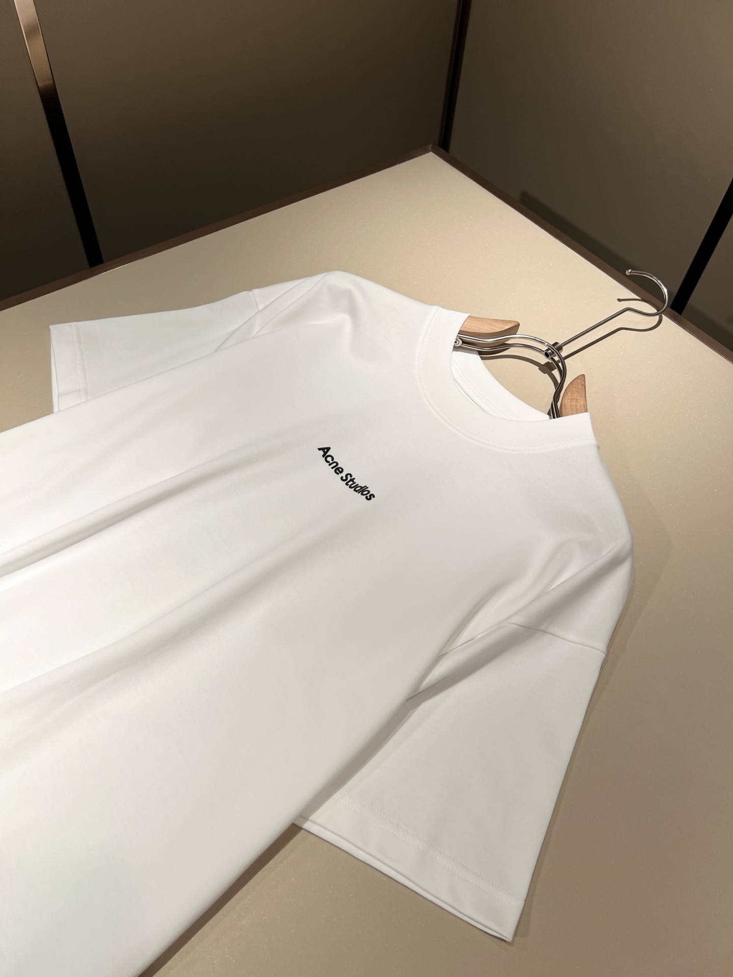   Acne Studi*os2025春夏新款男女同款👫短袖T恤，专柜同步发售！定制专属洗水纯棉面料，定