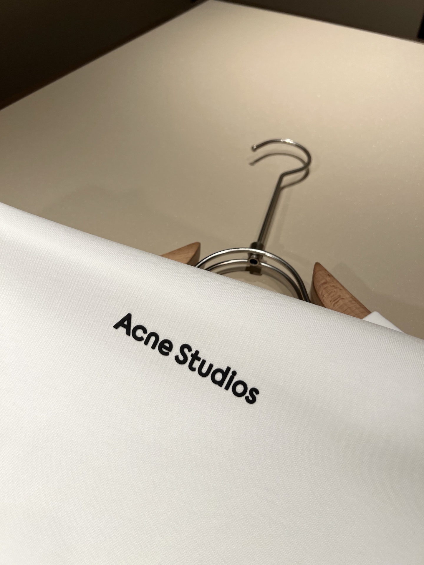   Acne Studi*os2025春夏新款男女同款👫短袖T恤，专柜同步发售！定制专属洗水纯棉面料，定