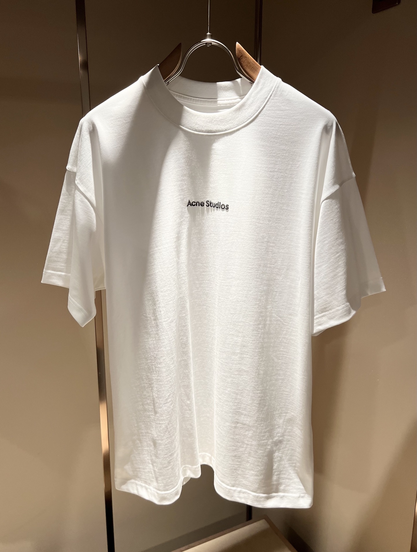   Acne Studi*os2025春夏新款男女同款👫短袖T恤，专柜同步发售！定制专属洗水纯棉面料，定