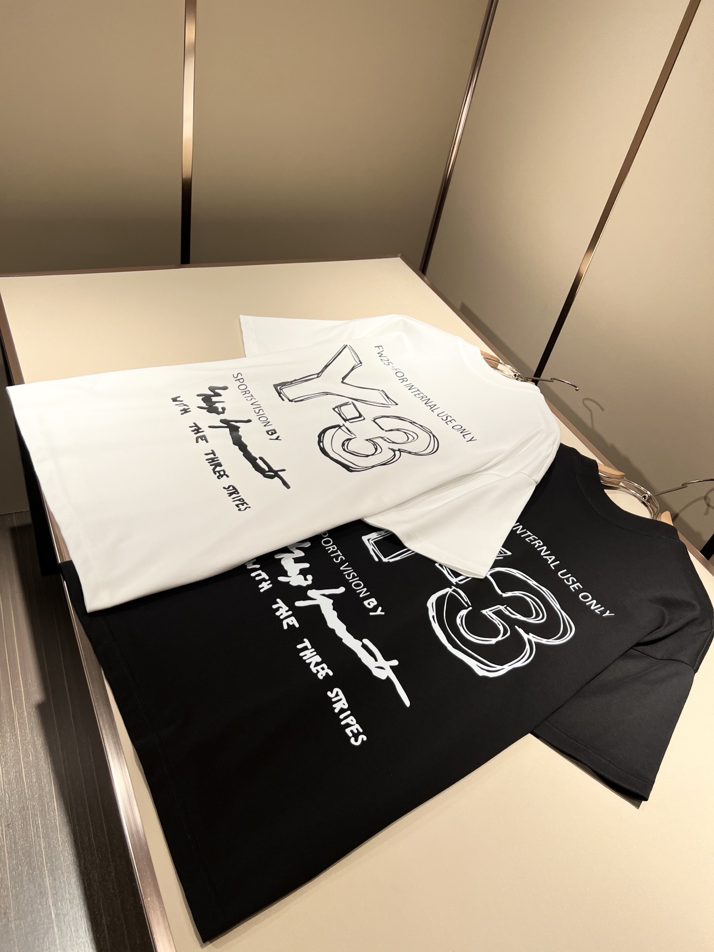  Y- 3山本*耀司 2025春夏新品男女同款👫做旧洗水短袖T恤 ，一面料上身舒适感非常好。炸街必须要拥