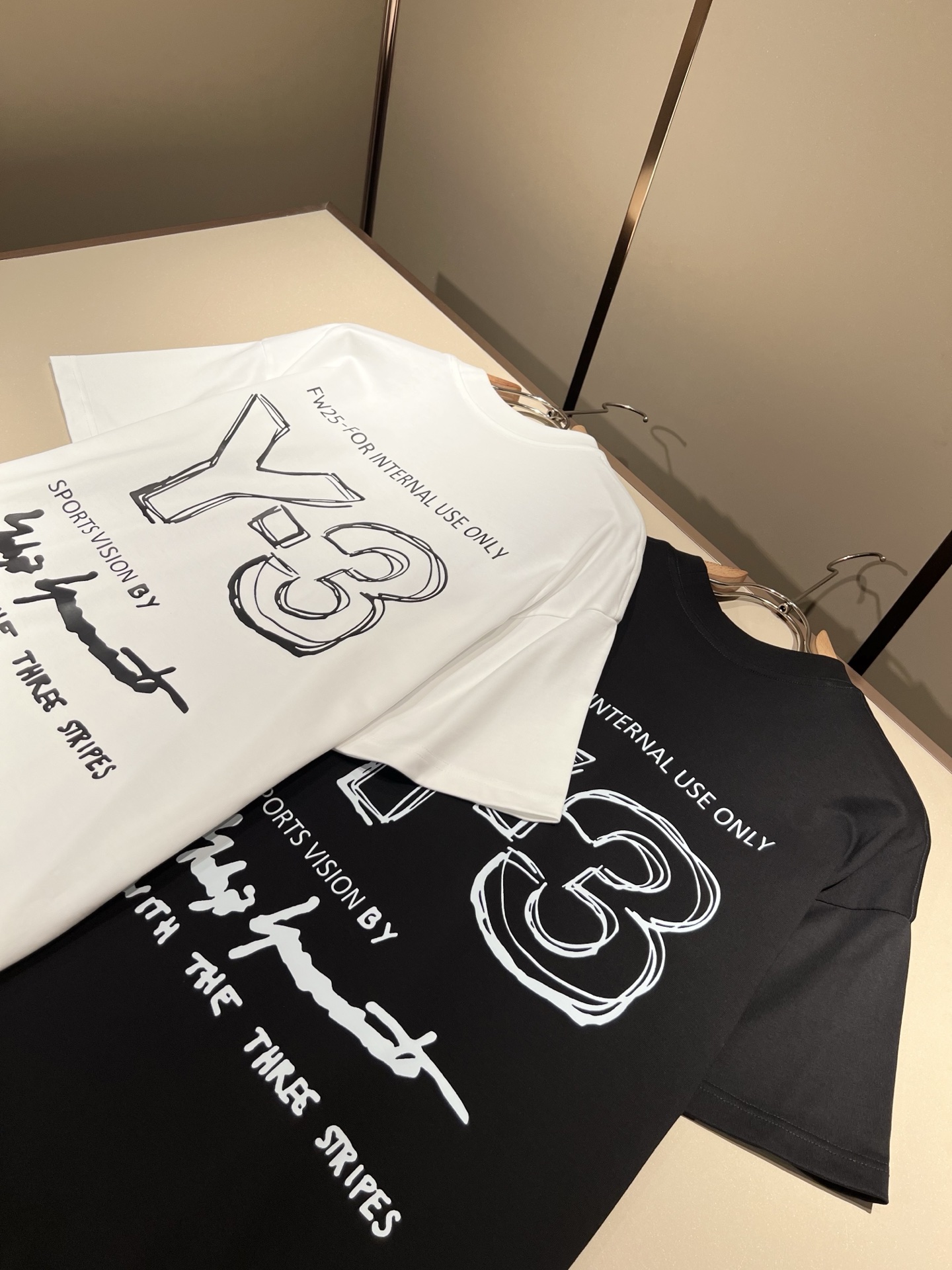  Y- 3山本*耀司 2025春夏新品男女同款👫做旧洗水短袖T恤 ，一面料上身舒适感非常好。炸街必须要拥