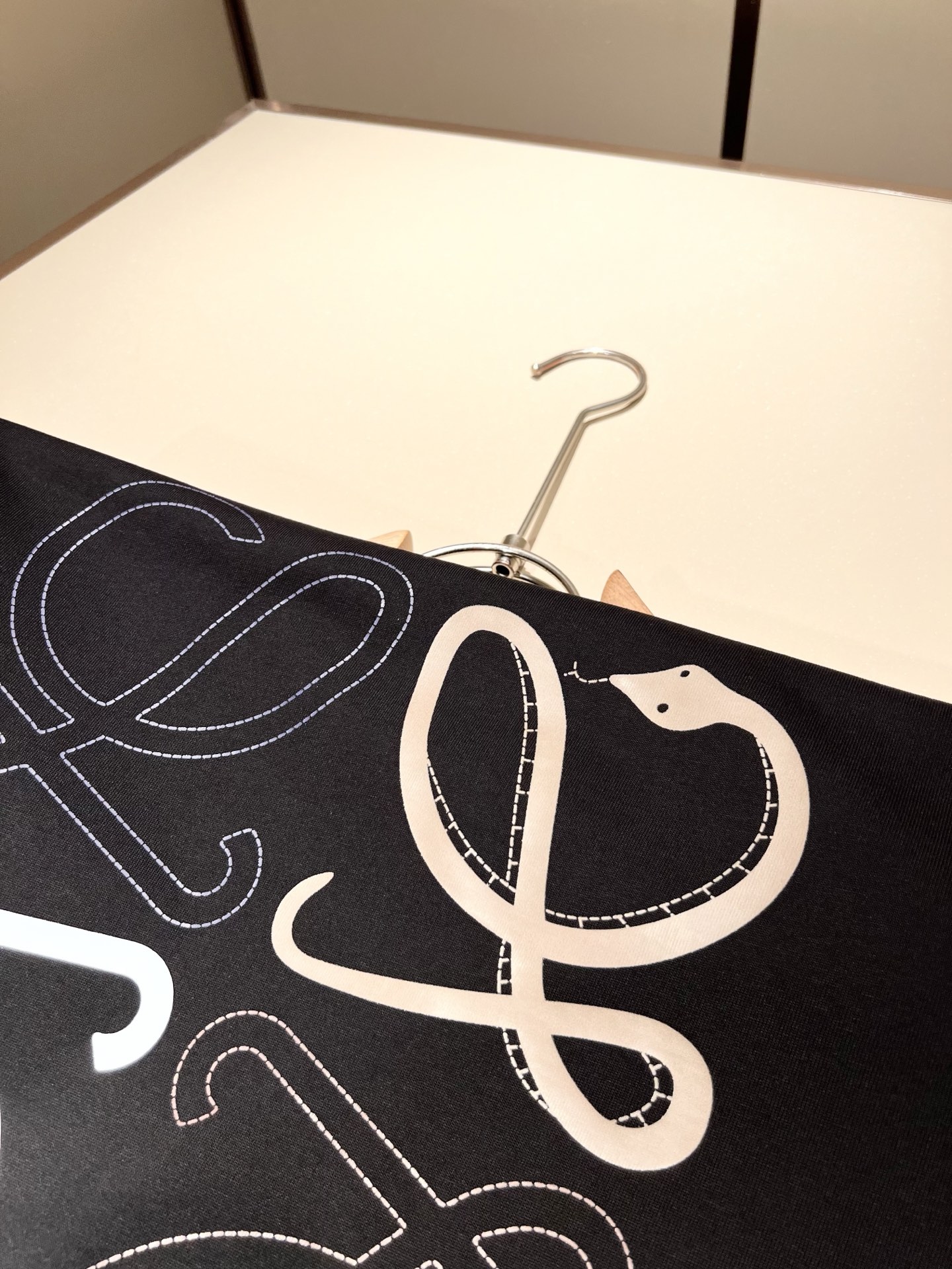  LOE*WE罗*威 2025春夏新款男女同款👫短袖T恤，意大利原厂订单渠道，极具个性高级风，标志log