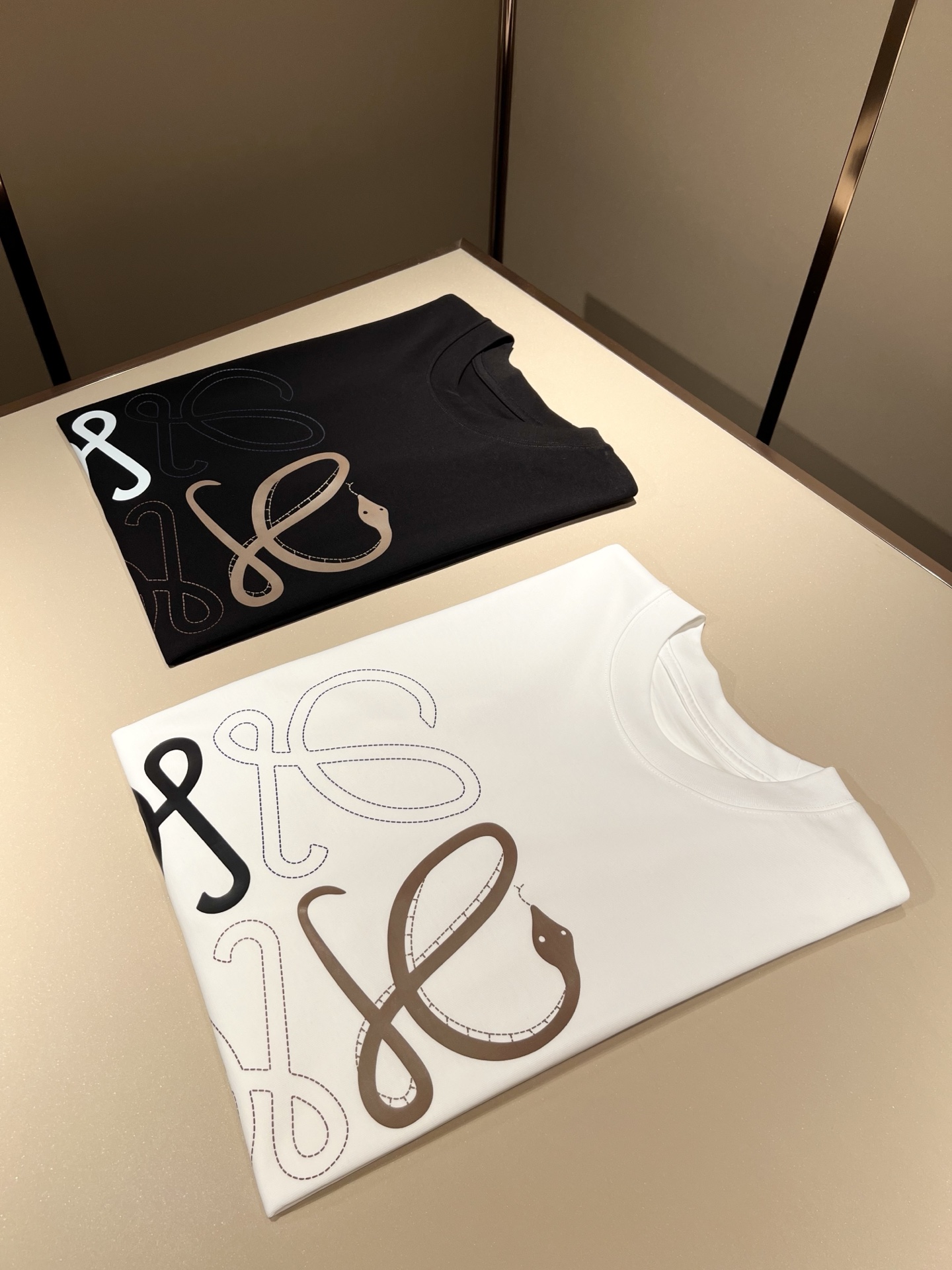  LOE*WE罗*威 2025春夏新款男女同款👫短袖T恤，意大利原厂订单渠道，极具个性高级风，标志log