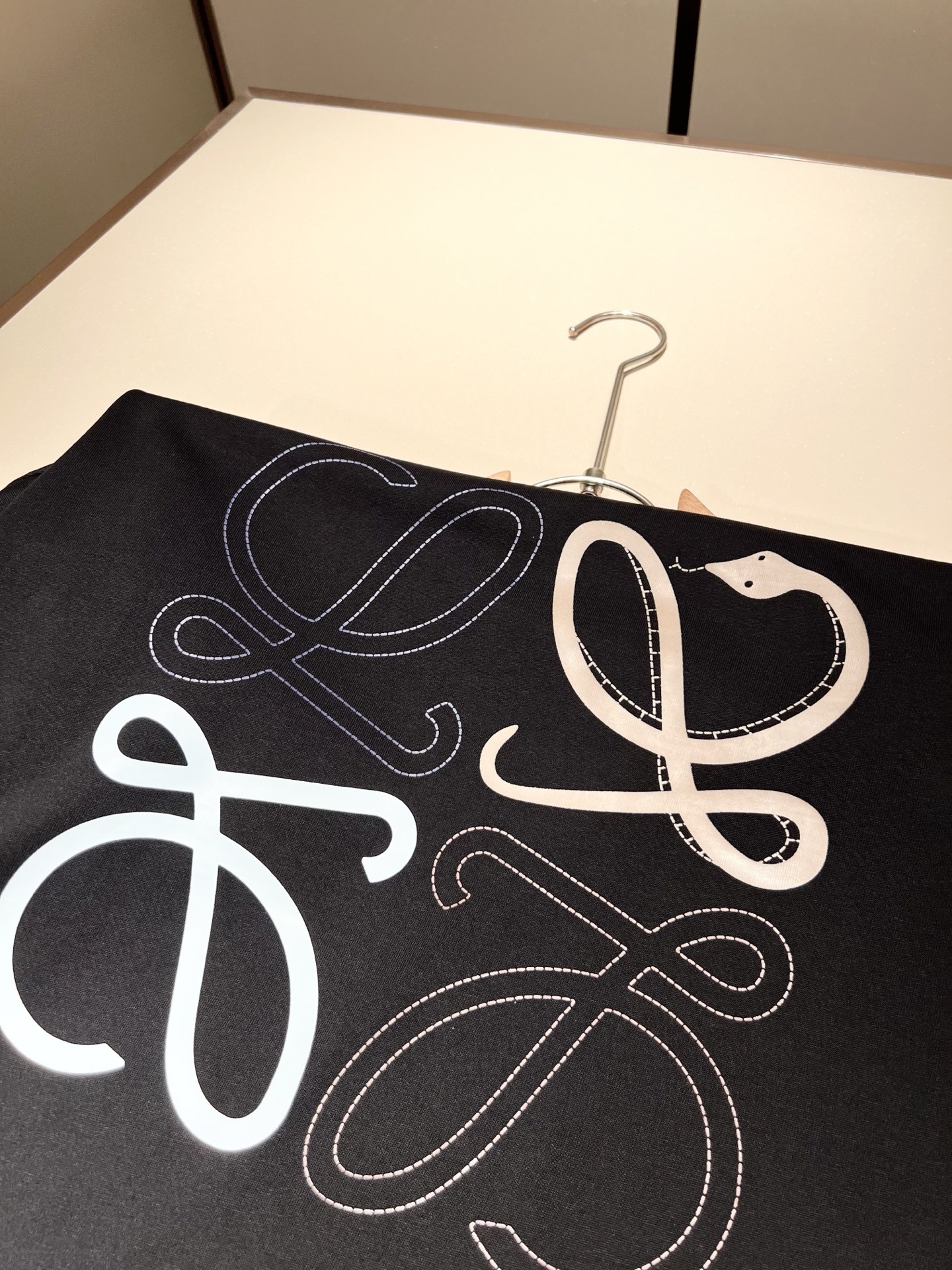  LOE*WE罗*威 2025春夏新款男女同款👫短袖T恤，意大利原厂订单渠道，极具个性高级风，标志log