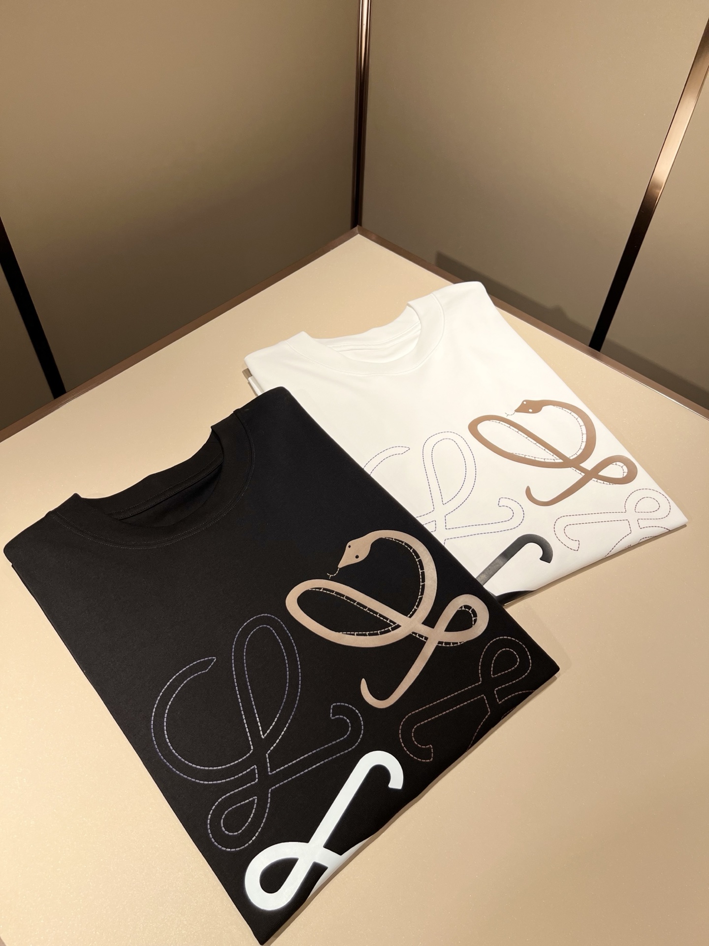  LOE*WE罗*威 2025春夏新款男女同款👫短袖T恤，意大利原厂订单渠道，极具个性高级风，标志log