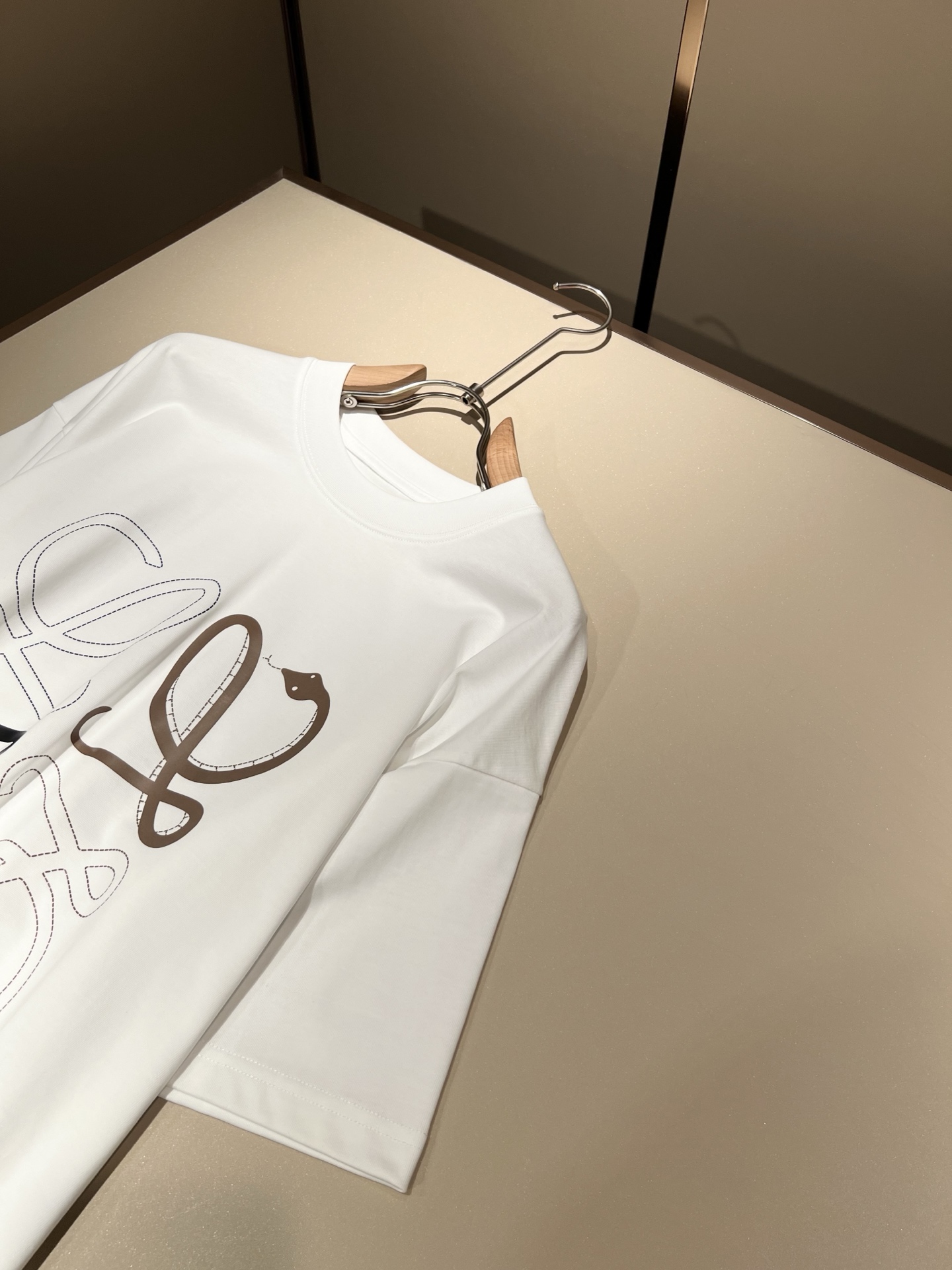  LOE*WE罗*威 2025春夏新款男女同款👫短袖T恤，意大利原厂订单渠道，极具个性高级风，标志log