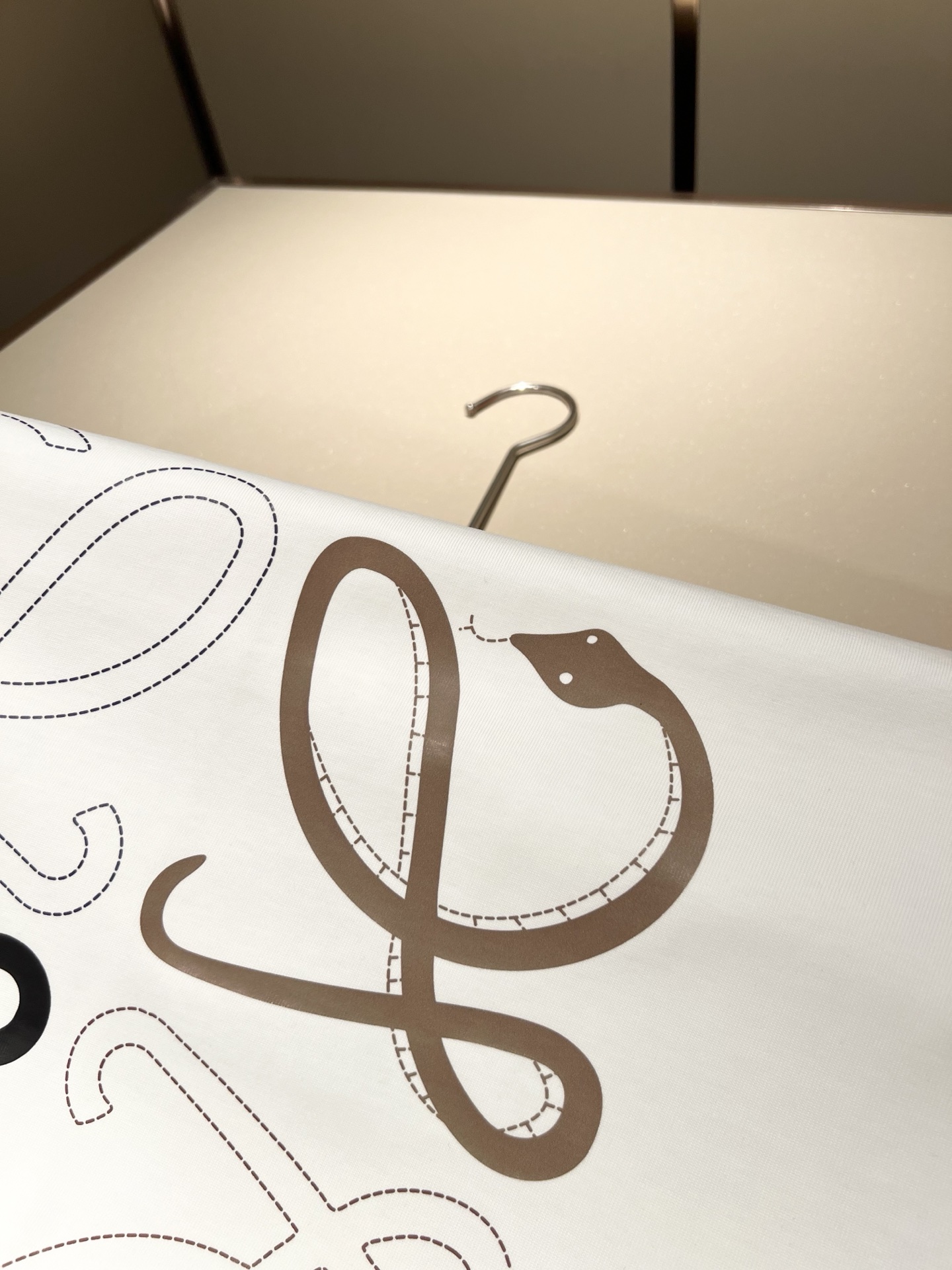  LOE*WE罗*威 2025春夏新款男女同款👫短袖T恤，意大利原厂订单渠道，极具个性高级风，标志log