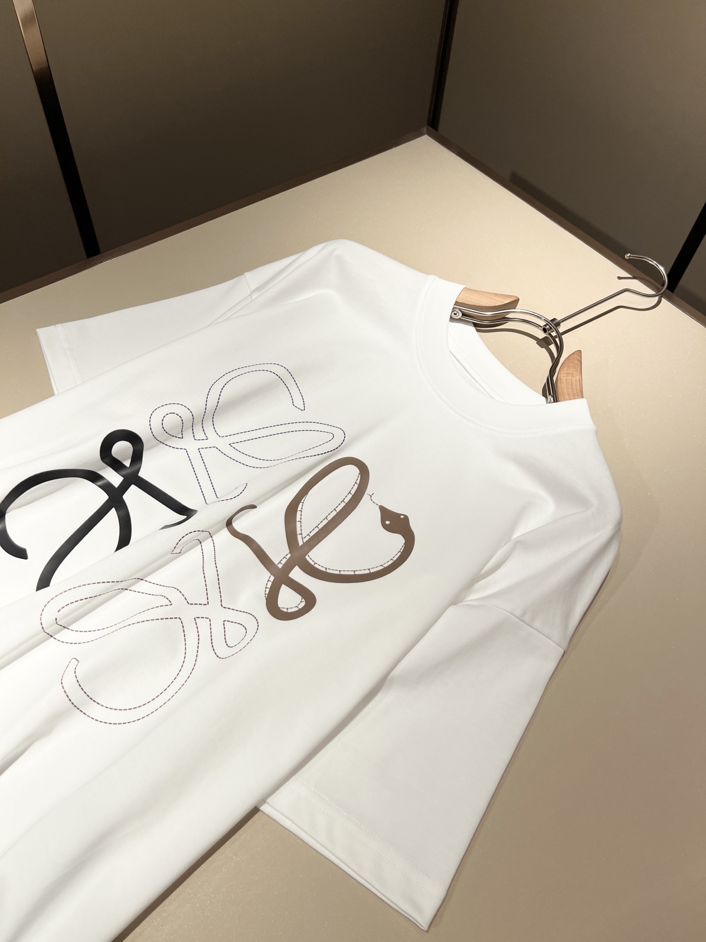  LOE*WE罗*威 2025春夏新款男女同款👫短袖T恤，意大利原厂订单渠道，极具个性高级风，标志log