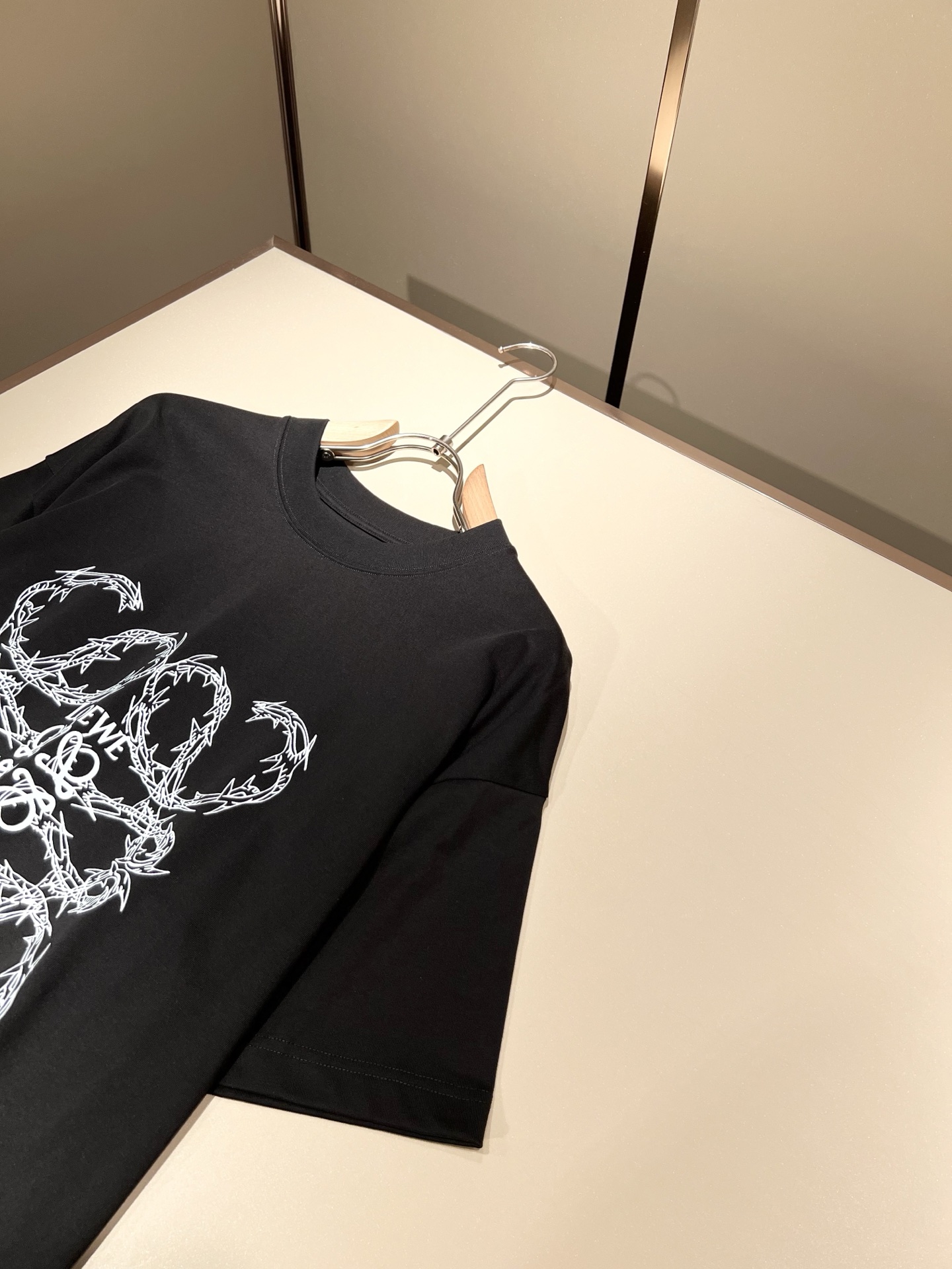  LOE*WE罗*威 2025春夏新款男女同款👫短袖T恤，意大利原厂订单渠道，极具个性高级风，标志log