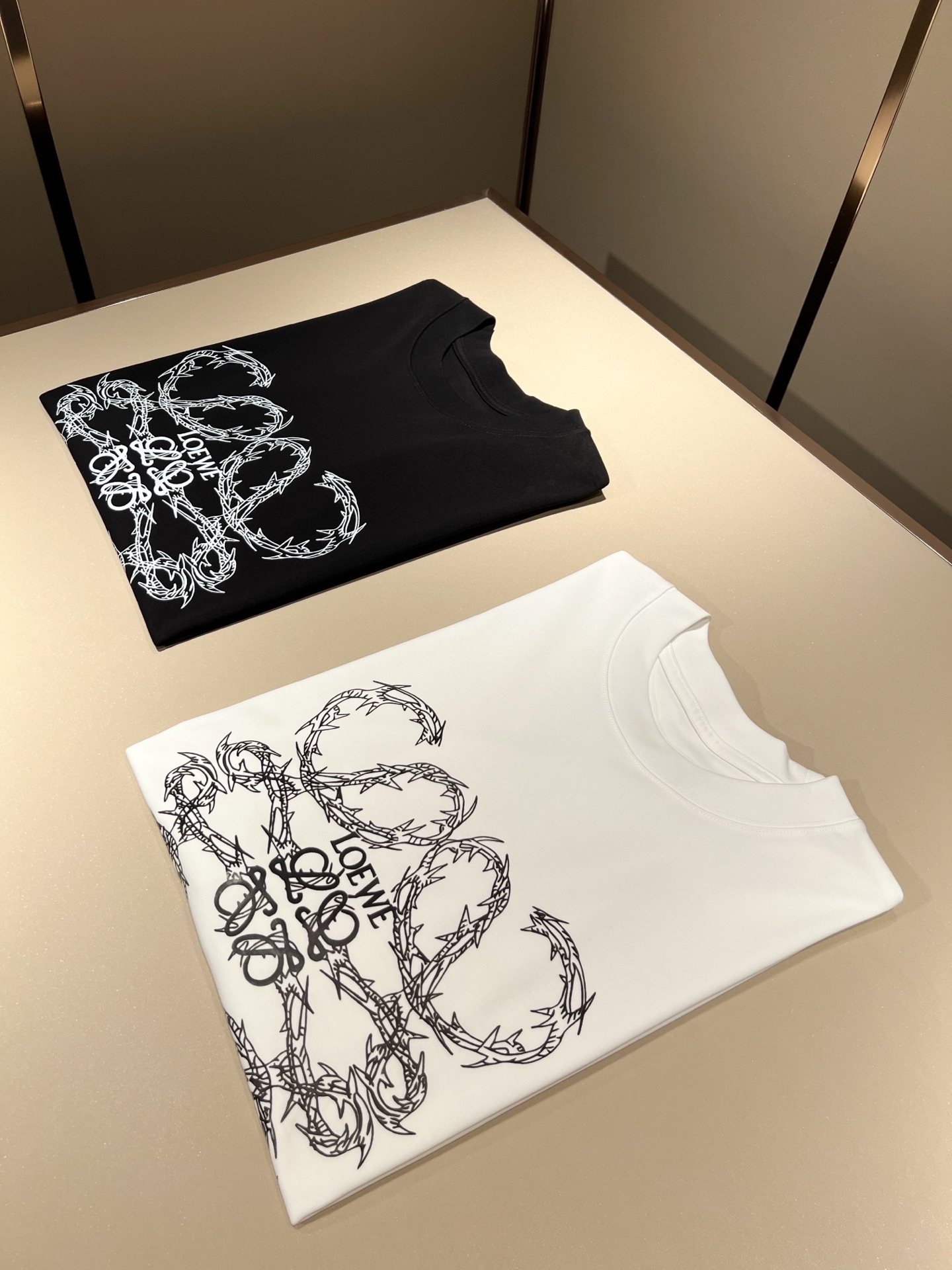  LOE*WE罗*威 2025春夏新款男女同款👫短袖T恤，意大利原厂订单渠道，极具个性高级风，标志log