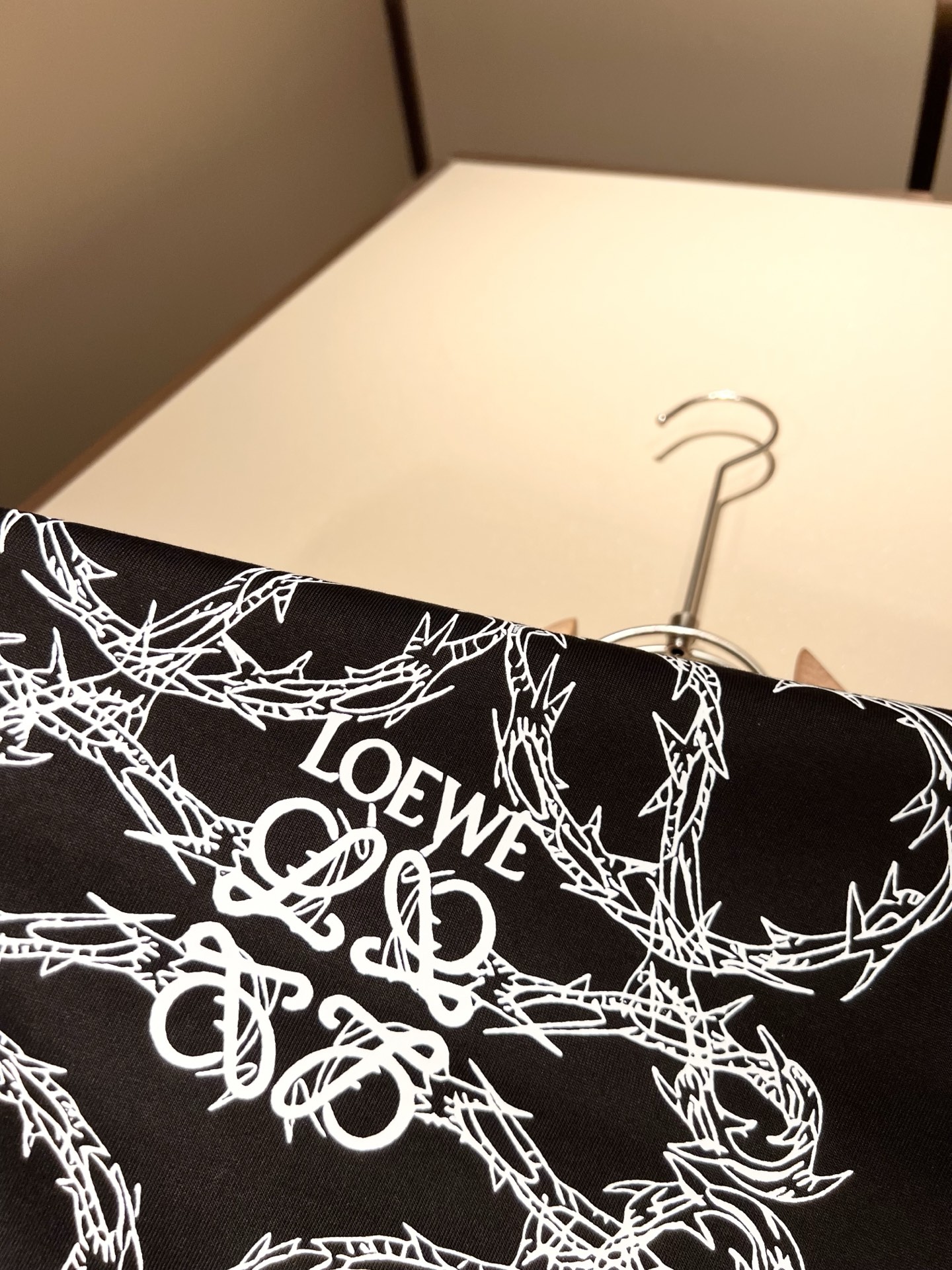  LOE*WE罗*威 2025春夏新款男女同款👫短袖T恤，意大利原厂订单渠道，极具个性高级风，标志log