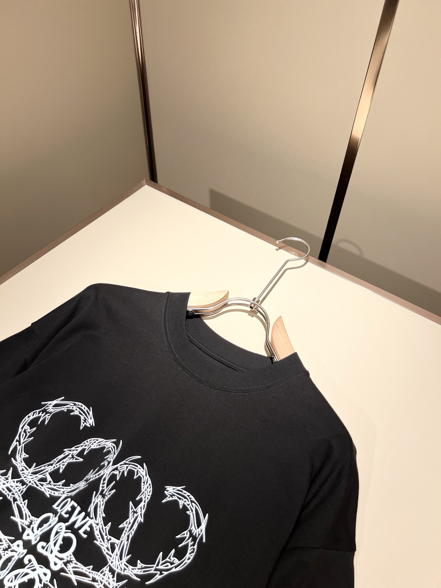  LOE*WE罗*威 2025春夏新款男女同款👫短袖T恤，意大利原厂订单渠道，极具个性高级风，标志log