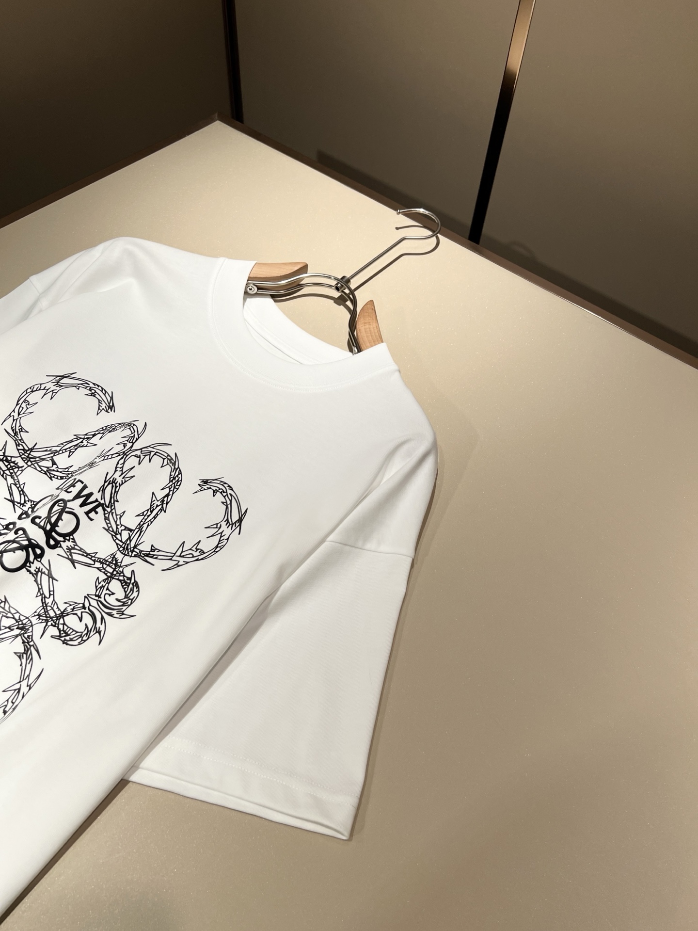  LOE*WE罗*威 2025春夏新款男女同款👫短袖T恤，意大利原厂订单渠道，极具个性高级风，标志log