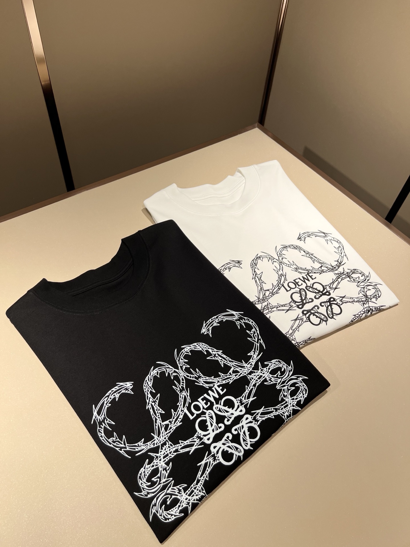 LOE*WE罗*威 2025春夏新款男女同款👫短袖T恤，意大利原厂订单渠道，极具个性高级风，标志log