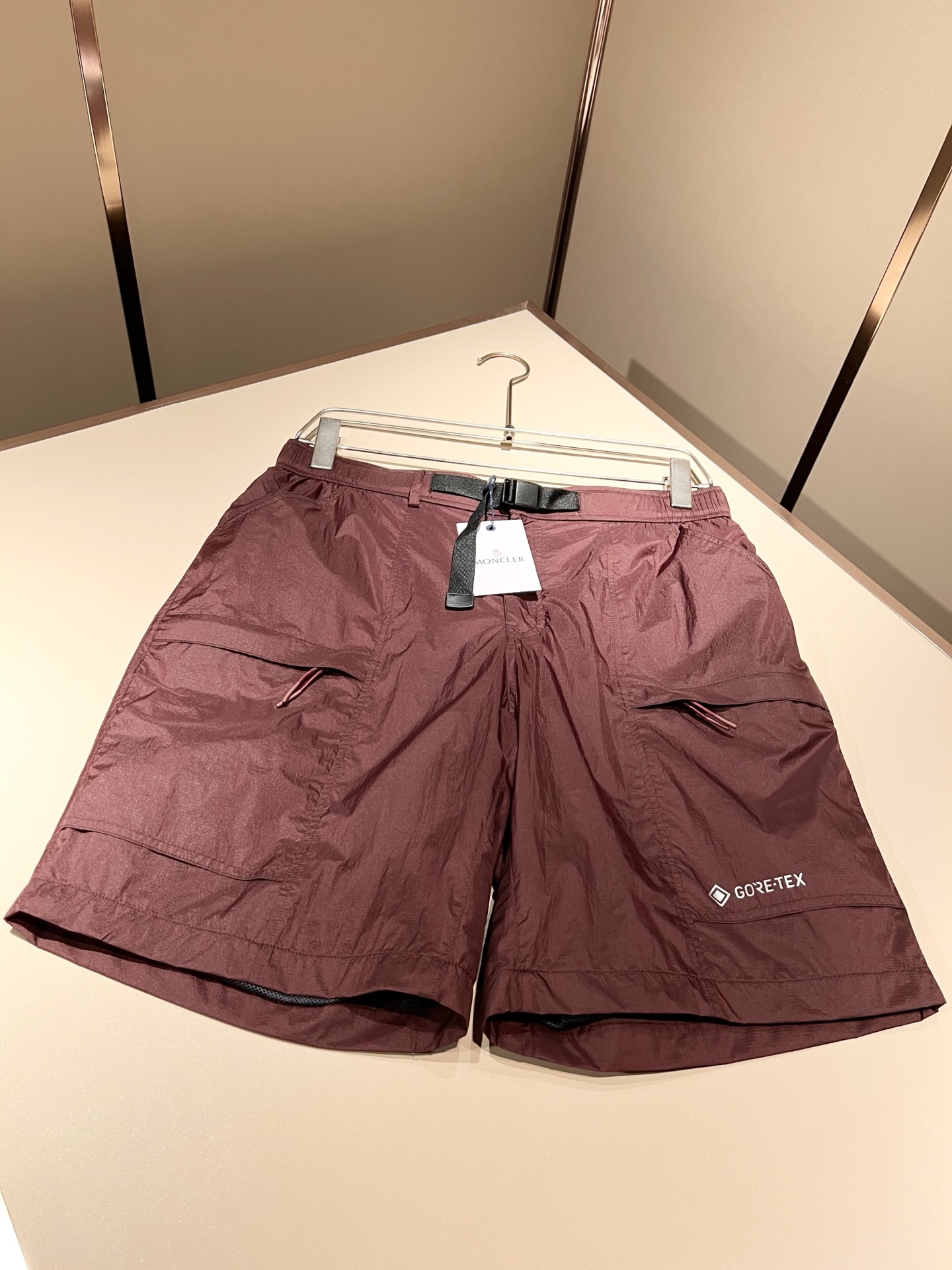  Monc*ler蒙*口2025春夏经典新款休闲套装！都市时尚休闲连帽款 超薄面料超软面料帅酷爆外套。时