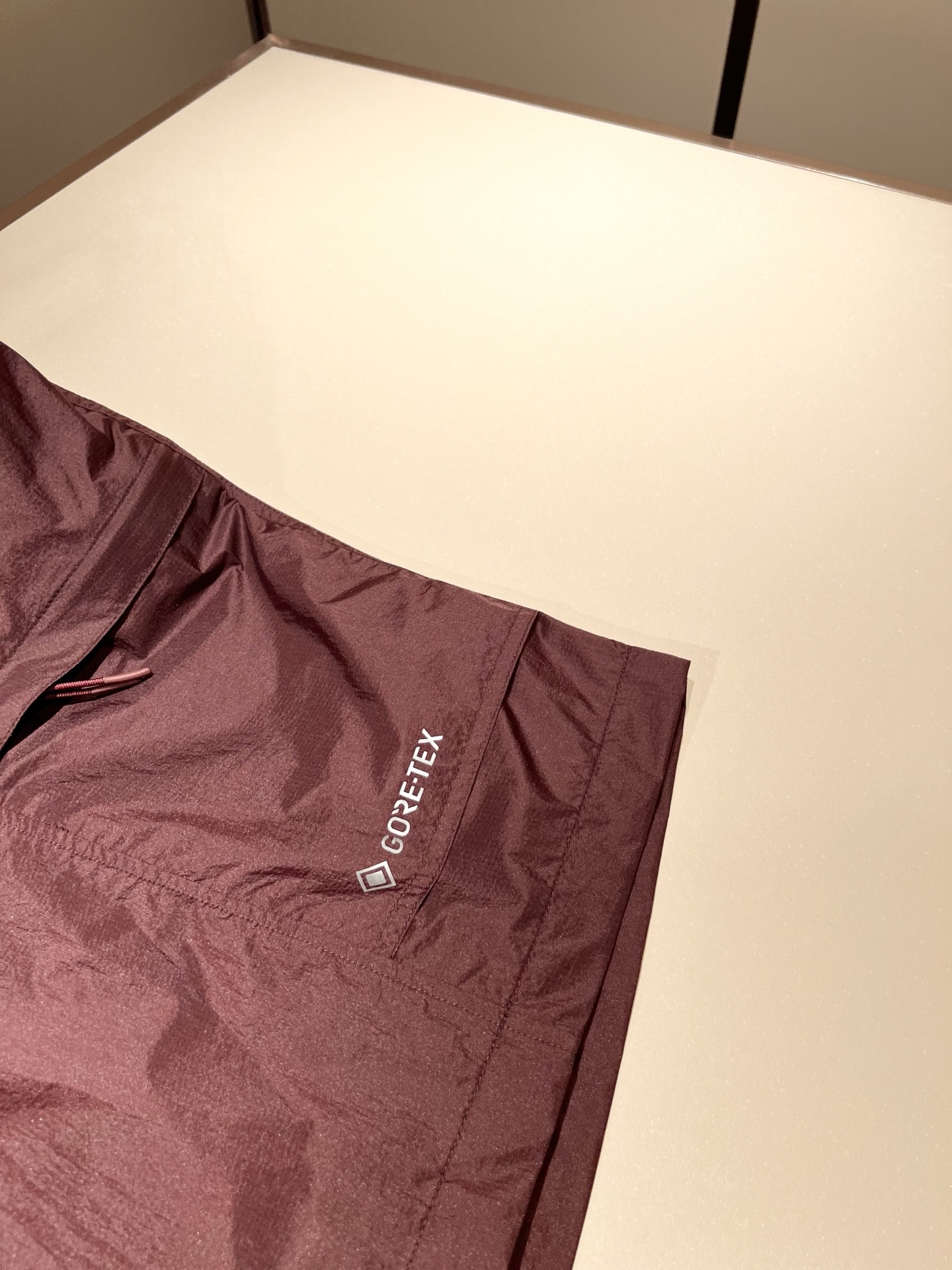  Monc*ler蒙*口2025春夏经典新款休闲套装！都市时尚休闲连帽款 超薄面料超软面料帅酷爆外套。时