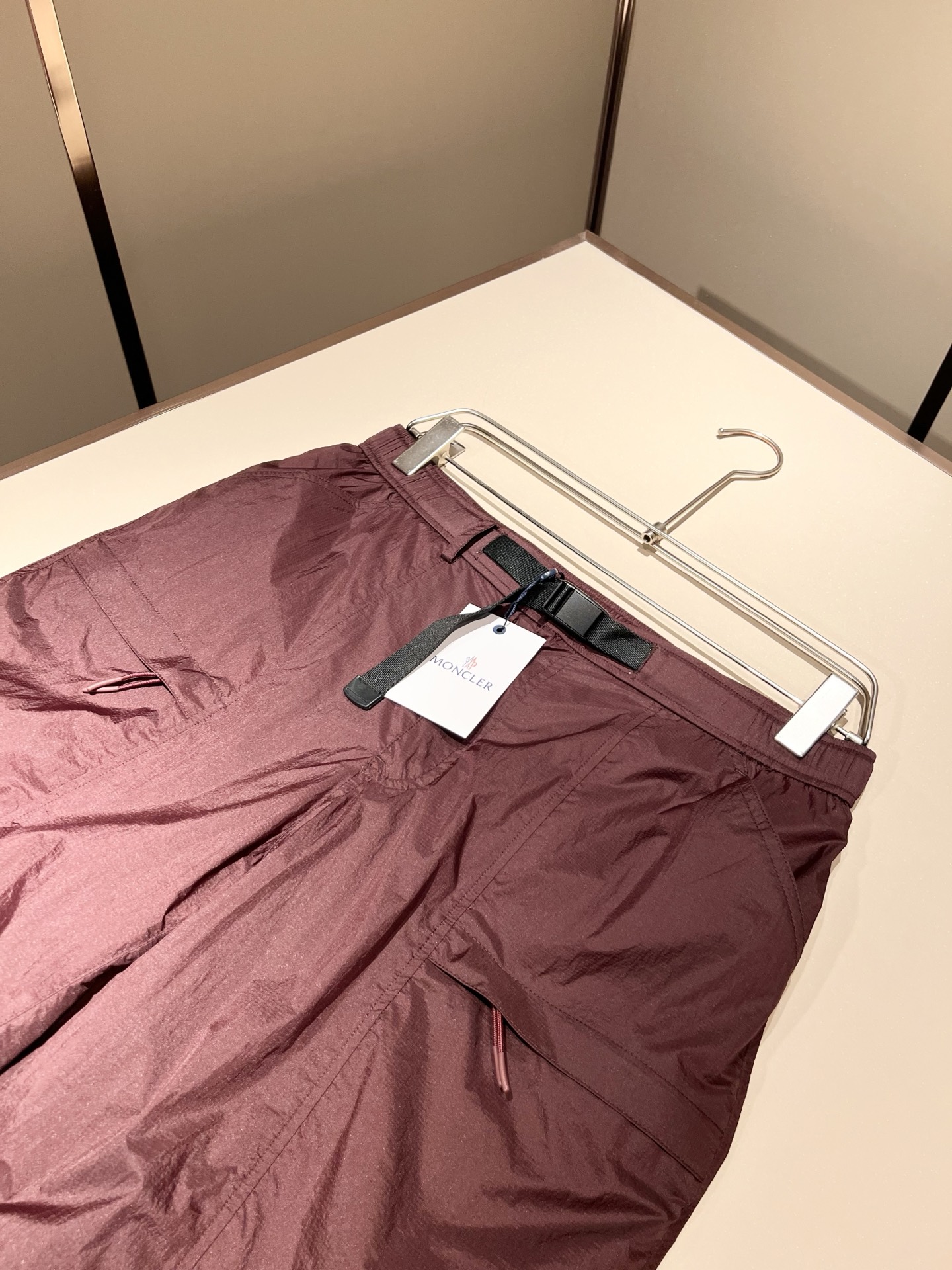  Monc*ler蒙*口2025春夏经典新款休闲套装！都市时尚休闲连帽款 超薄面料超软面料帅酷爆外套。时