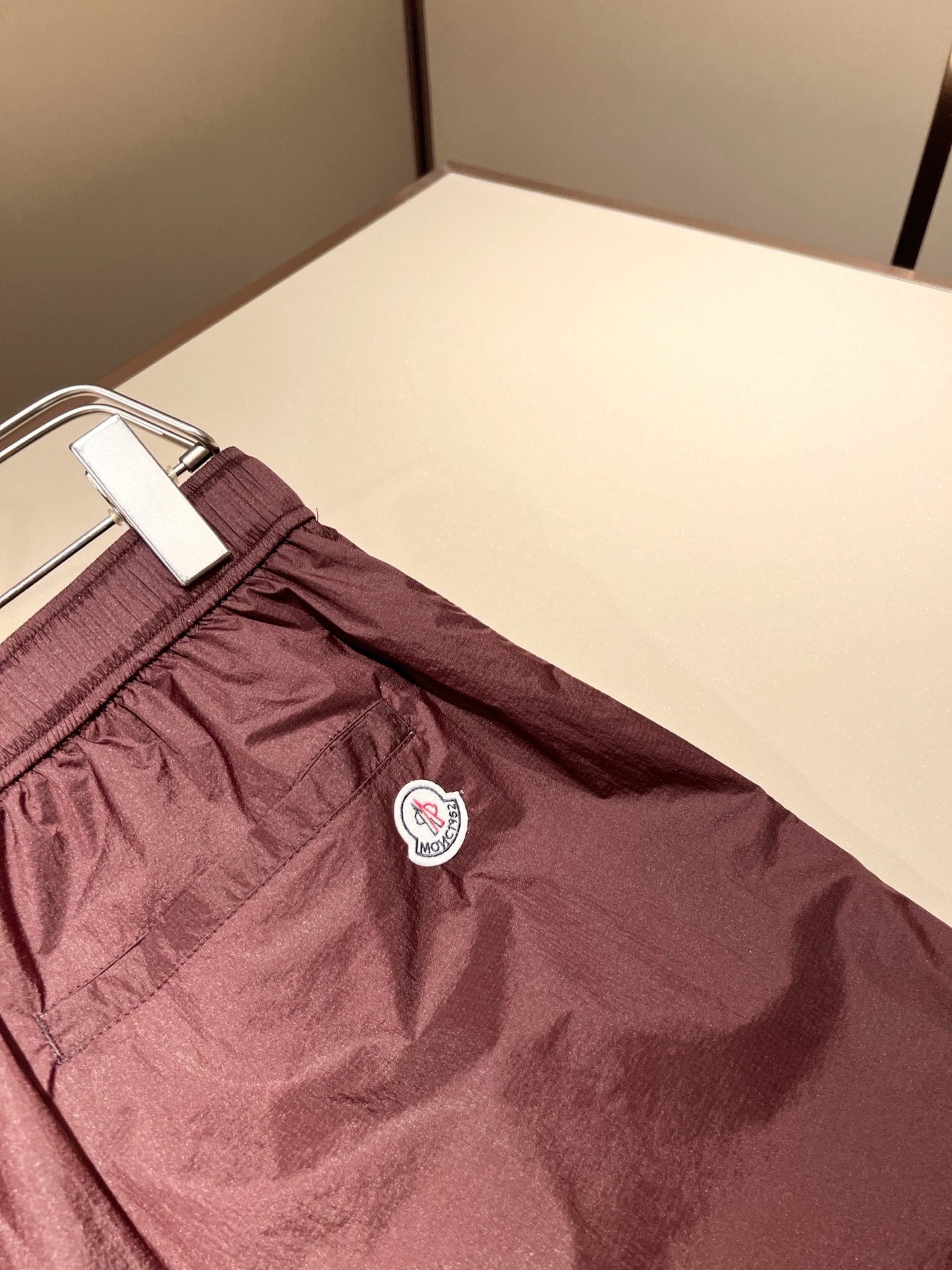  Monc*ler蒙*口2025春夏经典新款休闲套装！都市时尚休闲连帽款 超薄面料超软面料帅酷爆外套。时