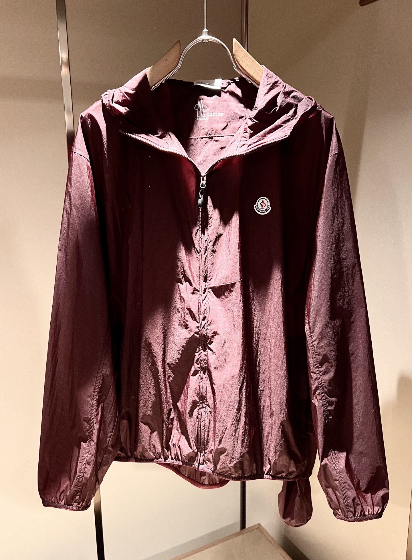  Monc*ler蒙*口2025春夏经典新款休闲套装！都市时尚休闲连帽款 超薄面料超软面料帅酷爆外套。时