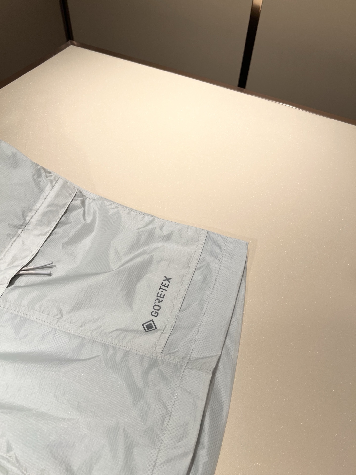  Monc*ler蒙*口2025春夏经典新款休闲套装！都市时尚休闲连帽款 超薄面料超软面料帅酷爆外套。时