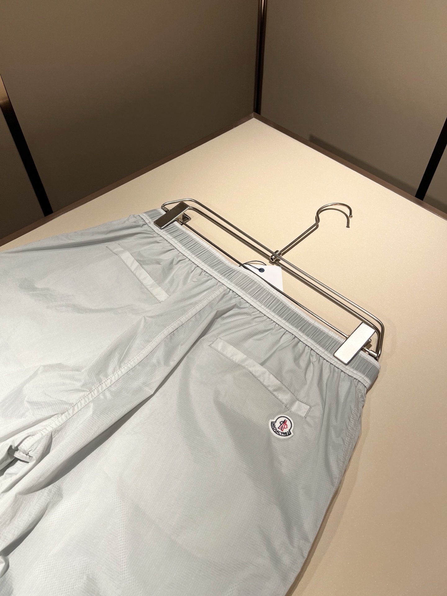  Monc*ler蒙*口2025春夏经典新款休闲套装！都市时尚休闲连帽款 超薄面料超软面料帅酷爆外套。时