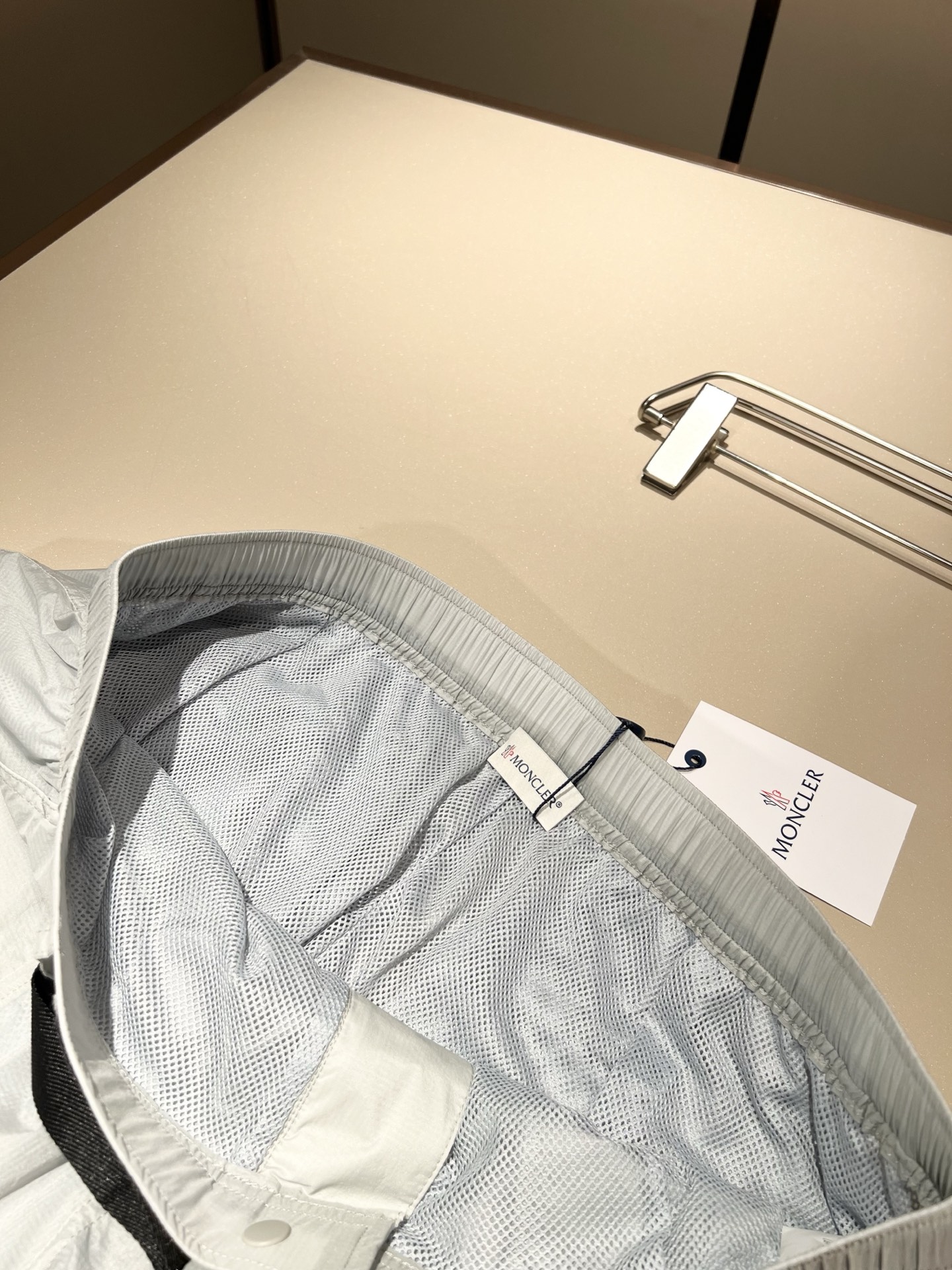  Monc*ler蒙*口2025春夏经典新款休闲套装！都市时尚休闲连帽款 超薄面料超软面料帅酷爆外套。时