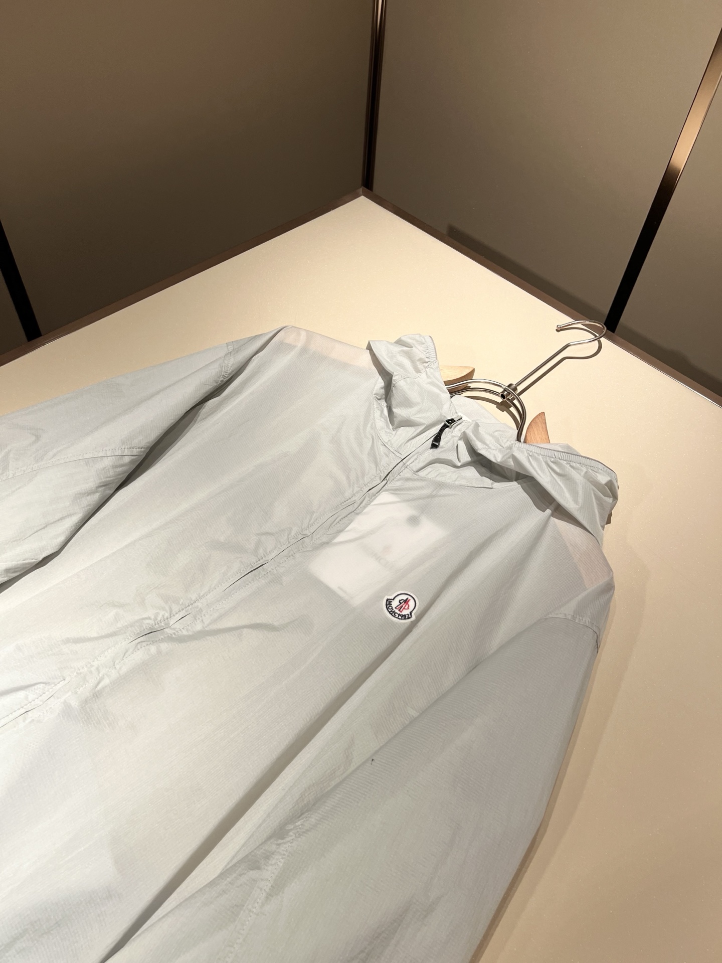  Monc*ler蒙*口2025春夏经典新款休闲套装！都市时尚休闲连帽款 超薄面料超软面料帅酷爆外套。时