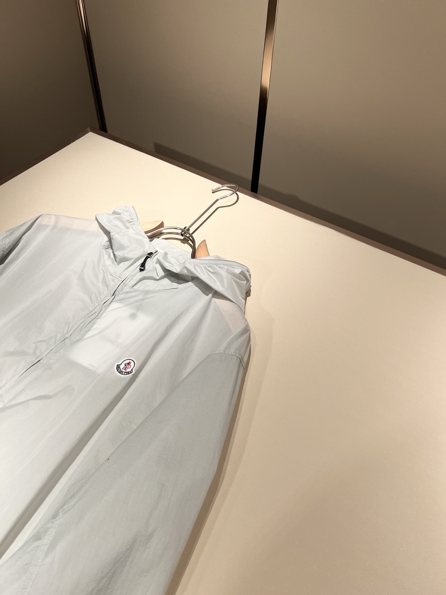  Monc*ler蒙*口2025春夏经典新款休闲套装！都市时尚休闲连帽款 超薄面料超软面料帅酷爆外套。时