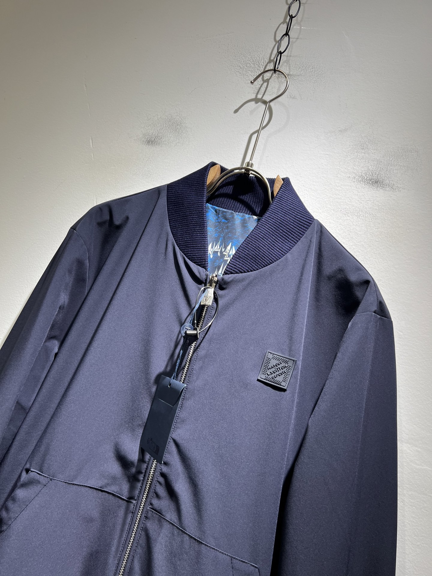  LouisVuitt*路易*登  ⚠️双面夹克！2025秋冬新品最新款夹克外套，立体老花图案装夹克外套