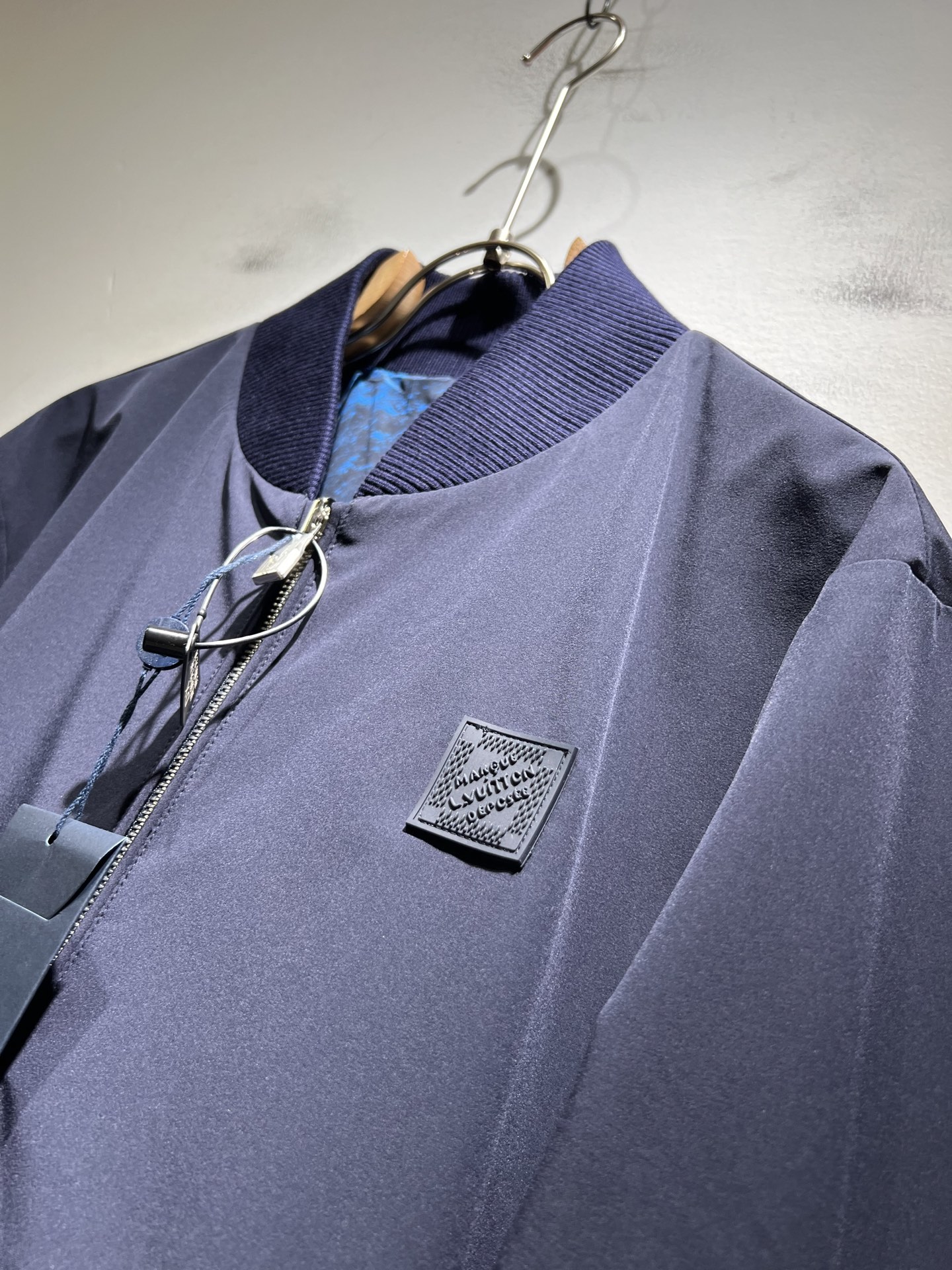  LouisVuitt*路易*登  ⚠️双面夹克！2025秋冬新品最新款夹克外套，立体老花图案装夹克外套