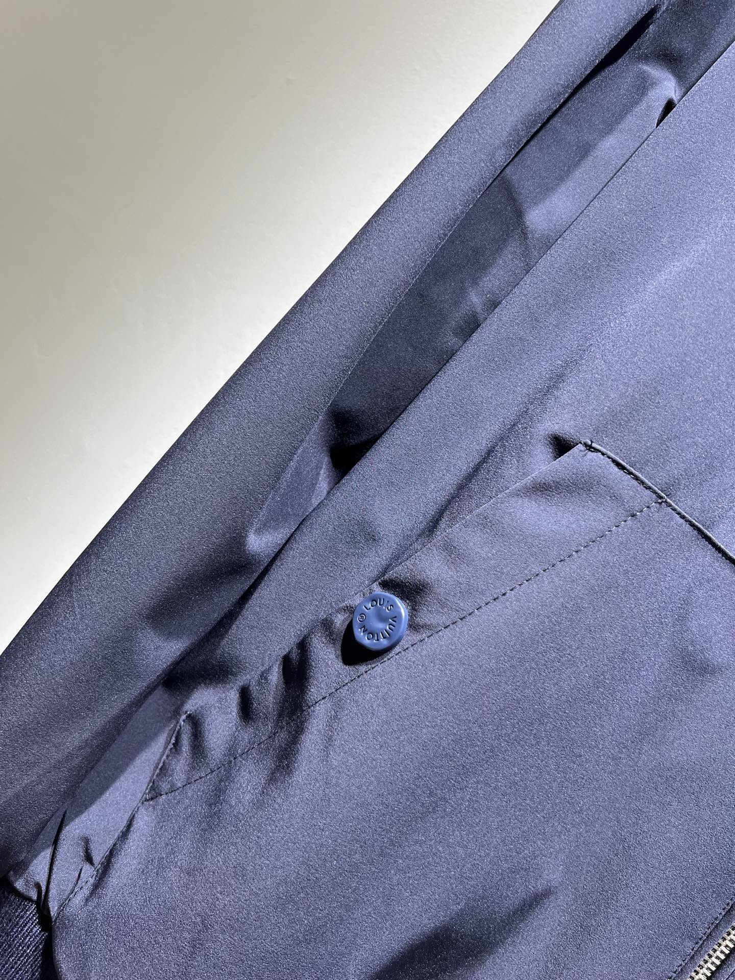  LouisVuitt*路易*登  ⚠️双面夹克！2025秋冬新品最新款夹克外套，立体老花图案装夹克外套