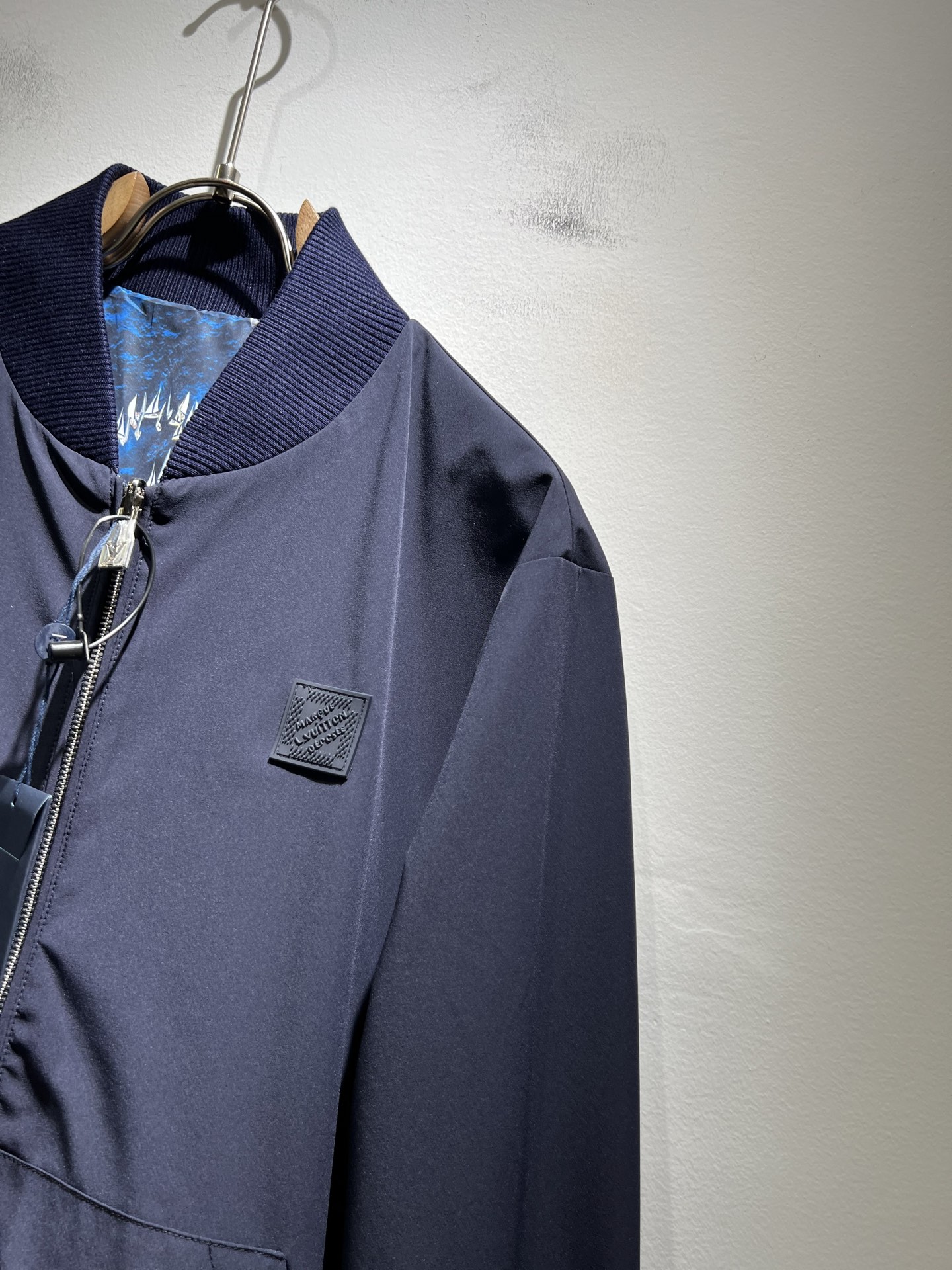  LouisVuitt*路易*登  ⚠️双面夹克！2025秋冬新品最新款夹克外套，立体老花图案装夹克外套