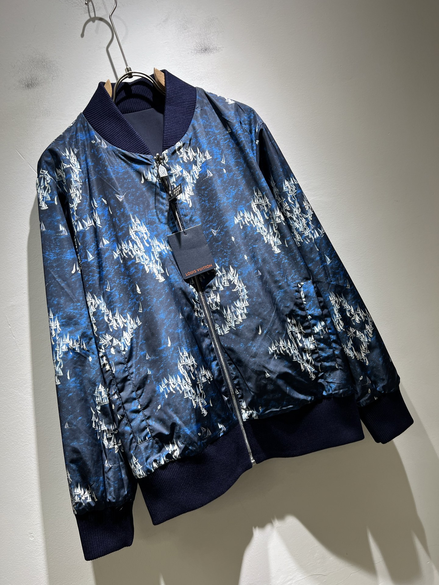  LouisVuitt*路易*登  ⚠️双面夹克！2025秋冬新品最新款夹克外套，立体老花图案装夹克外套