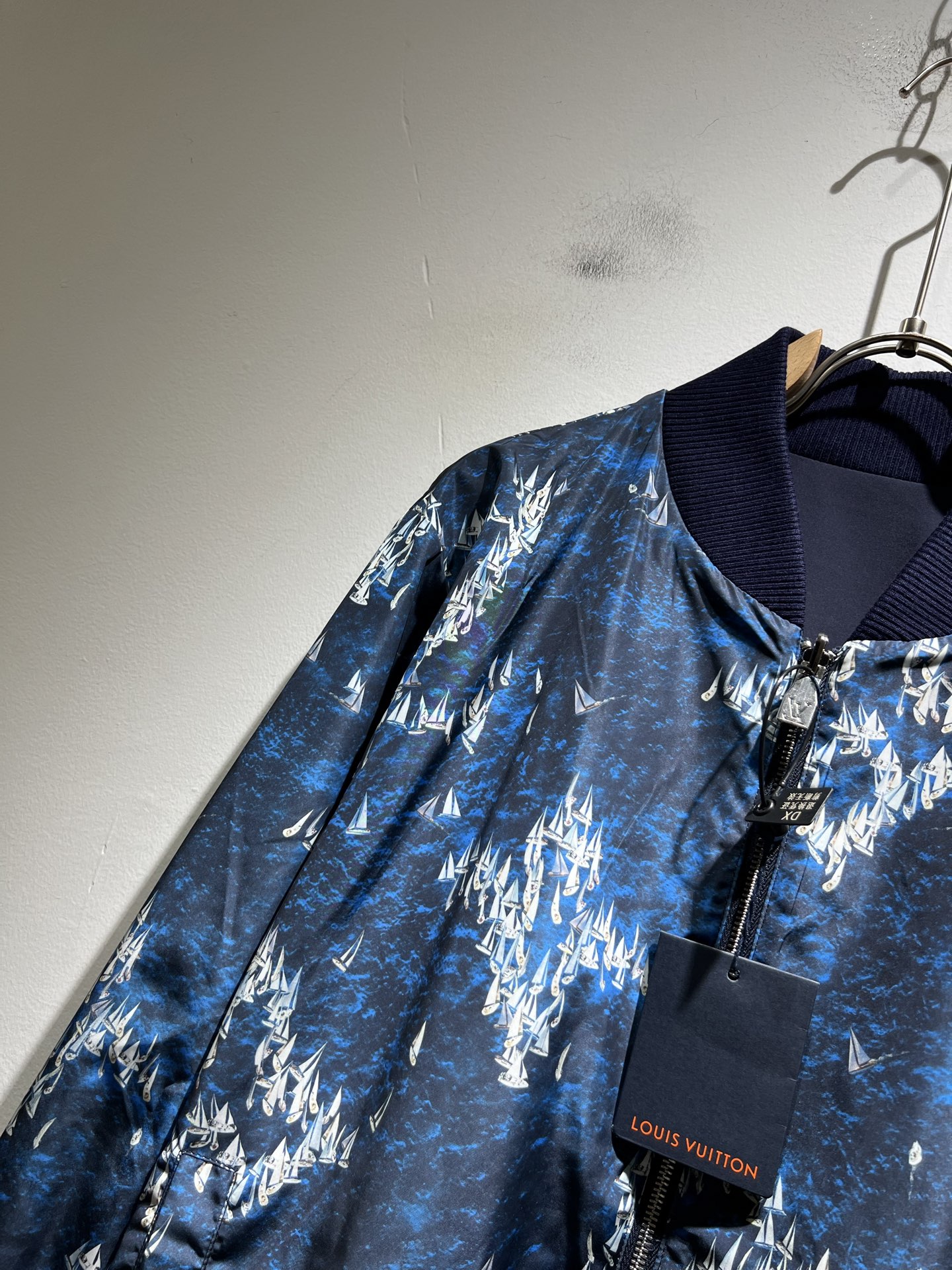  LouisVuitt*路易*登  ⚠️双面夹克！2025秋冬新品最新款夹克外套，立体老花图案装夹克外套
