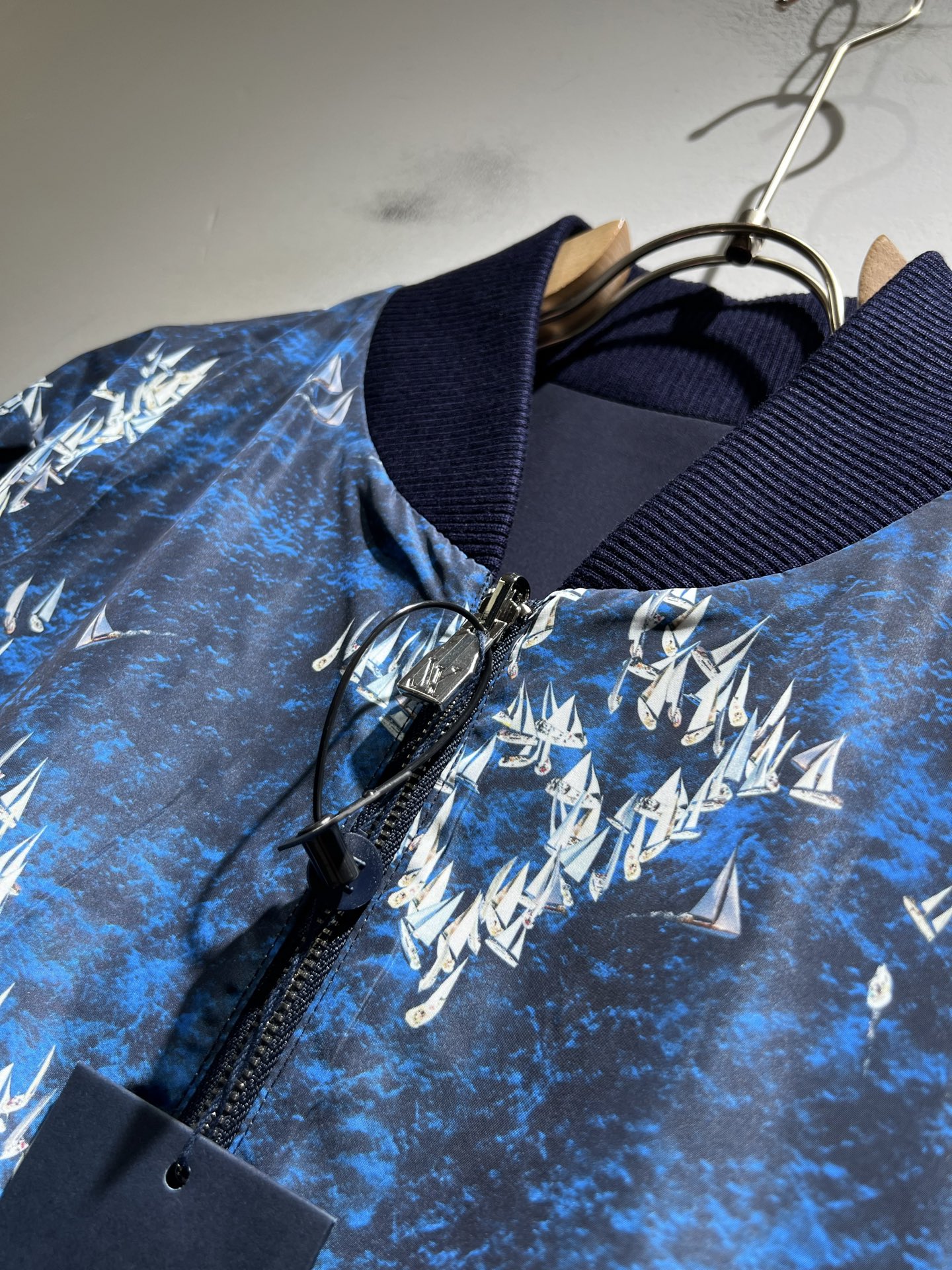  LouisVuitt*路易*登  ⚠️双面夹克！2025秋冬新品最新款夹克外套，立体老花图案装夹克外套