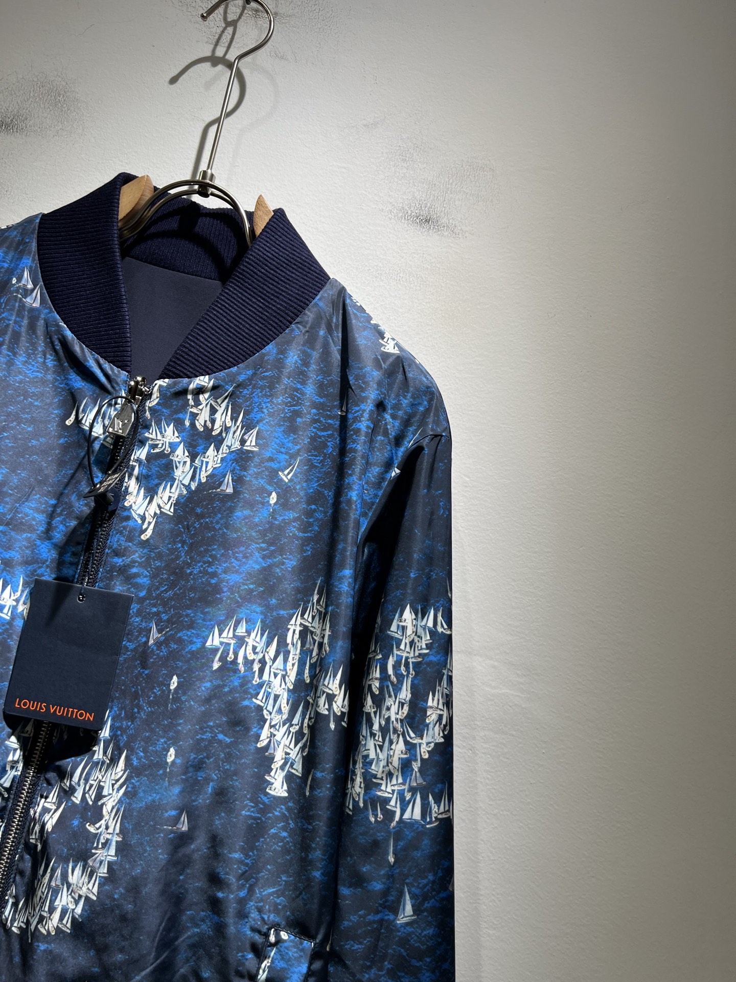  LouisVuitt*路易*登  ⚠️双面夹克！2025秋冬新品最新款夹克外套，立体老花图案装夹克外套