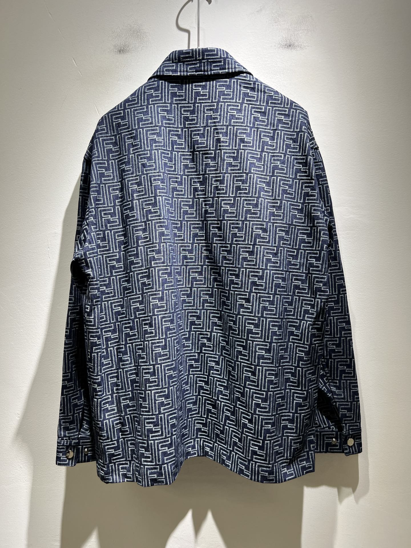  FEN*I 芬*迪 2025秋冬新款夹克外套，意大利原厂订单，FD家族人气单品，代表性十足，规格感十足